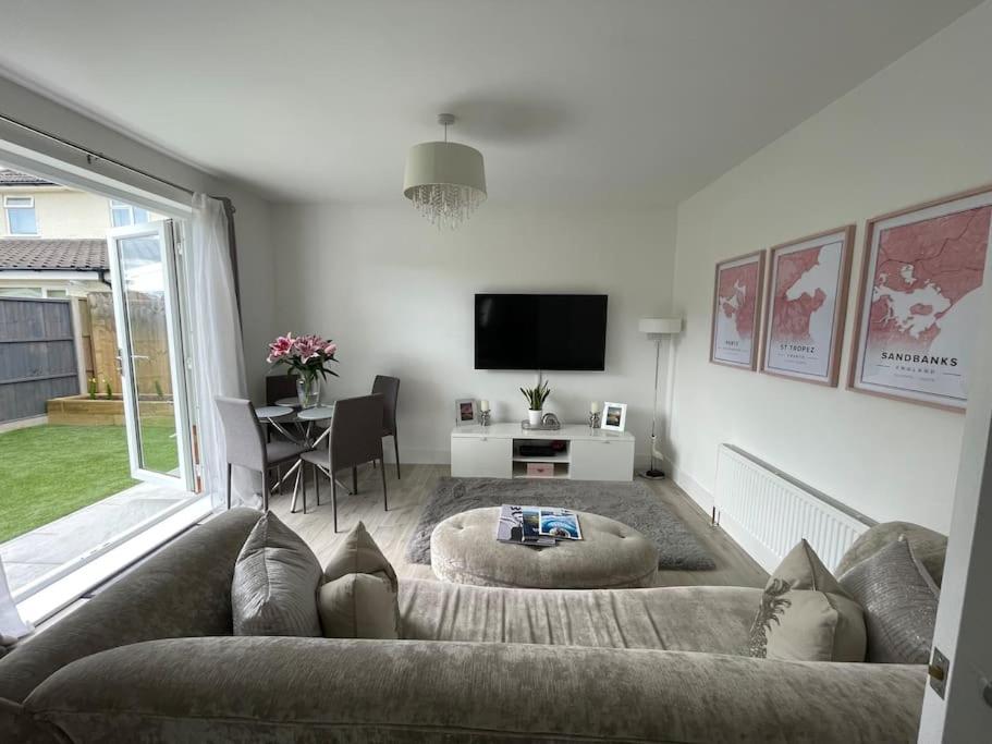 Two-Bedroom House photo 3