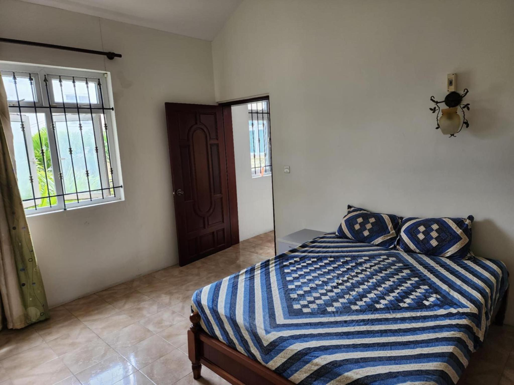 Double or Twin Room with Shared Bathroom photo 1