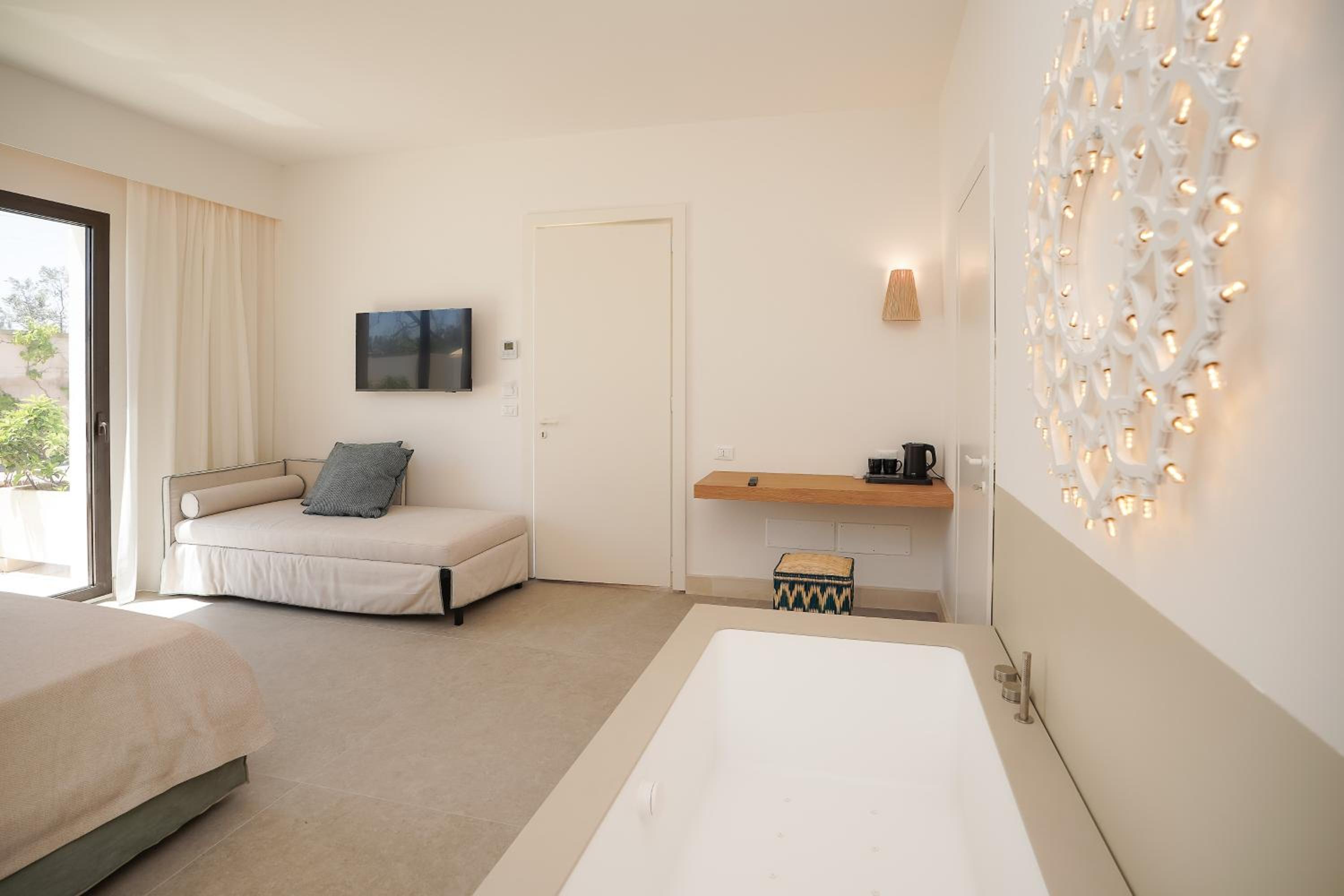 Double Room with Spa Bath photo 2