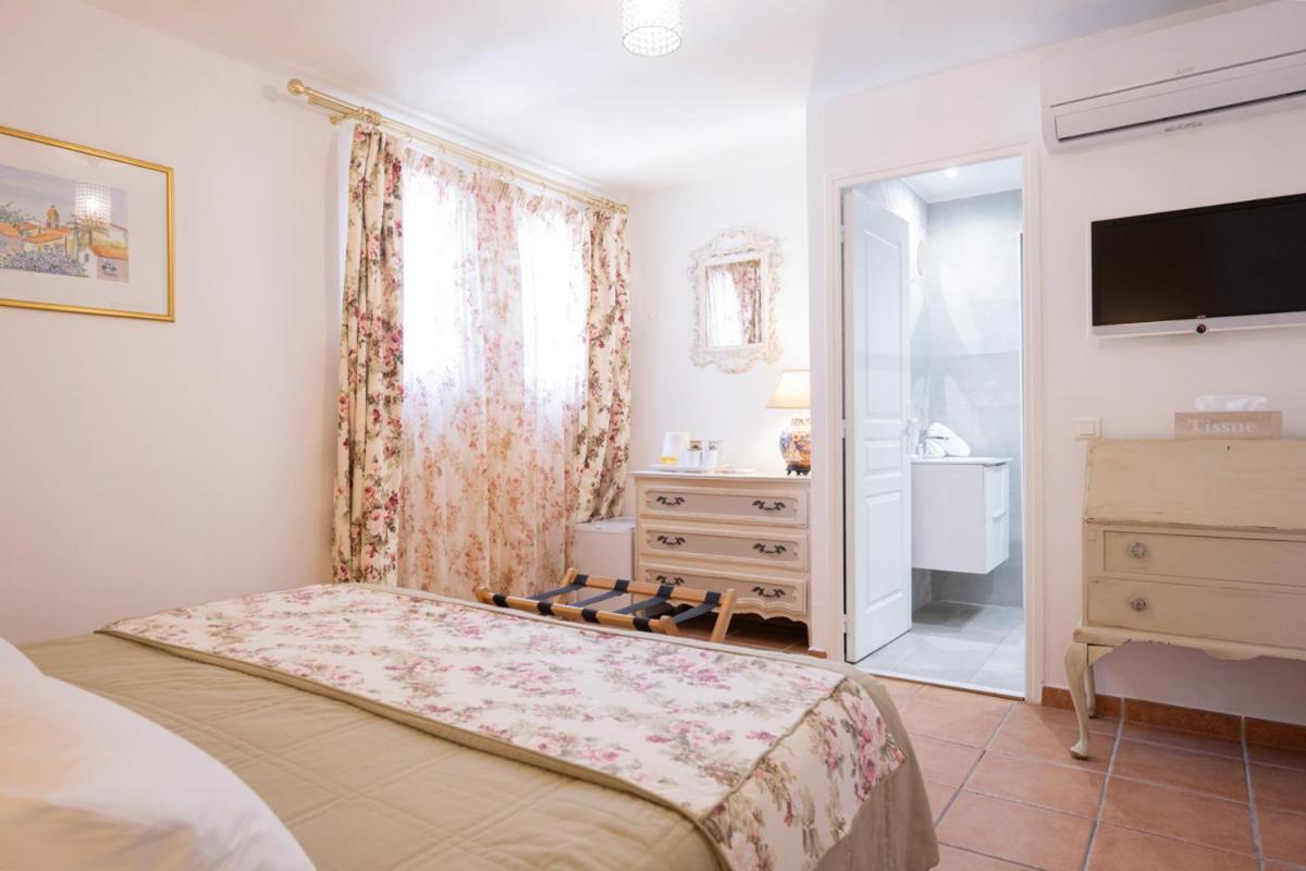 Standard Double Room photo 2