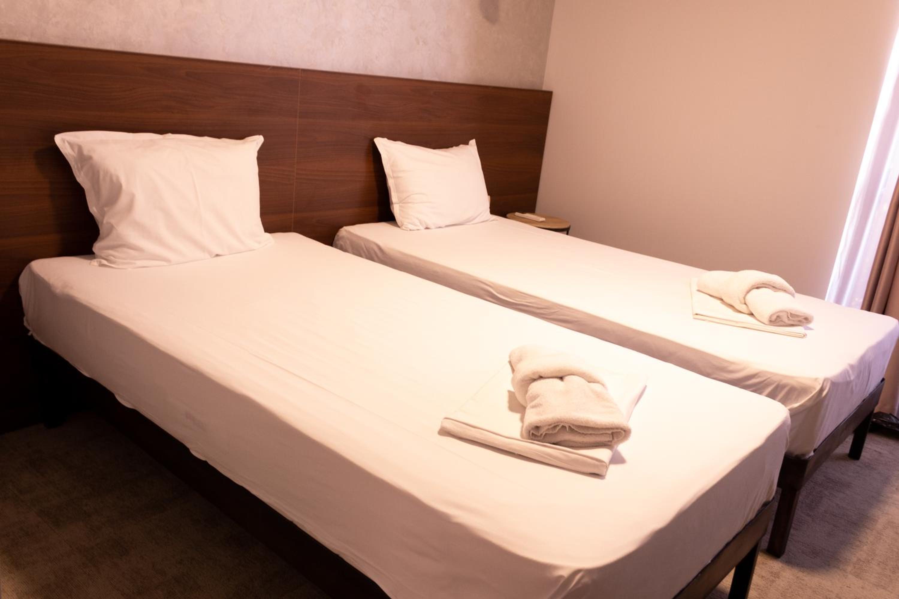 Double or Twin Room - Photo 6