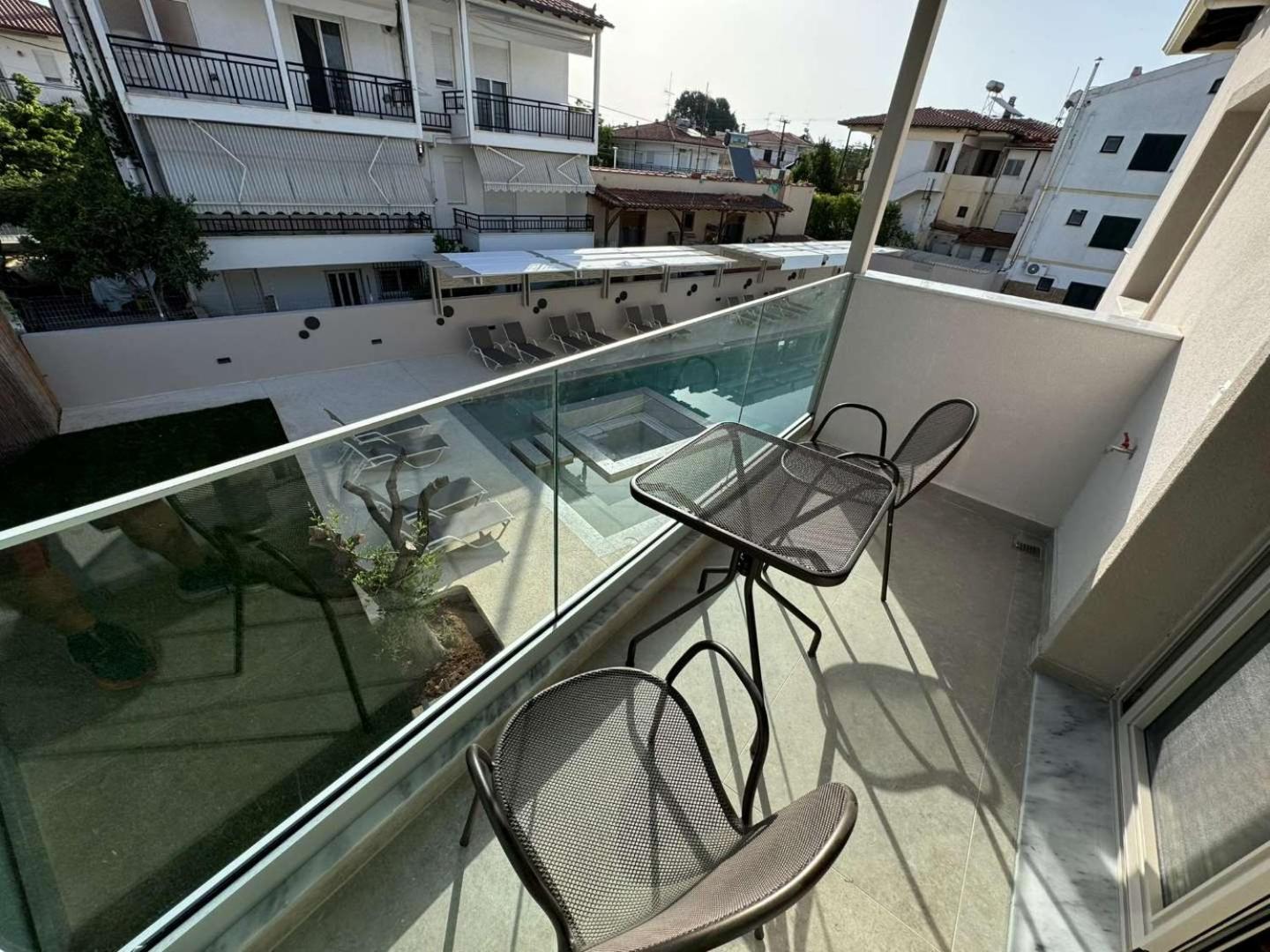 Double Room with Pool View photo 2