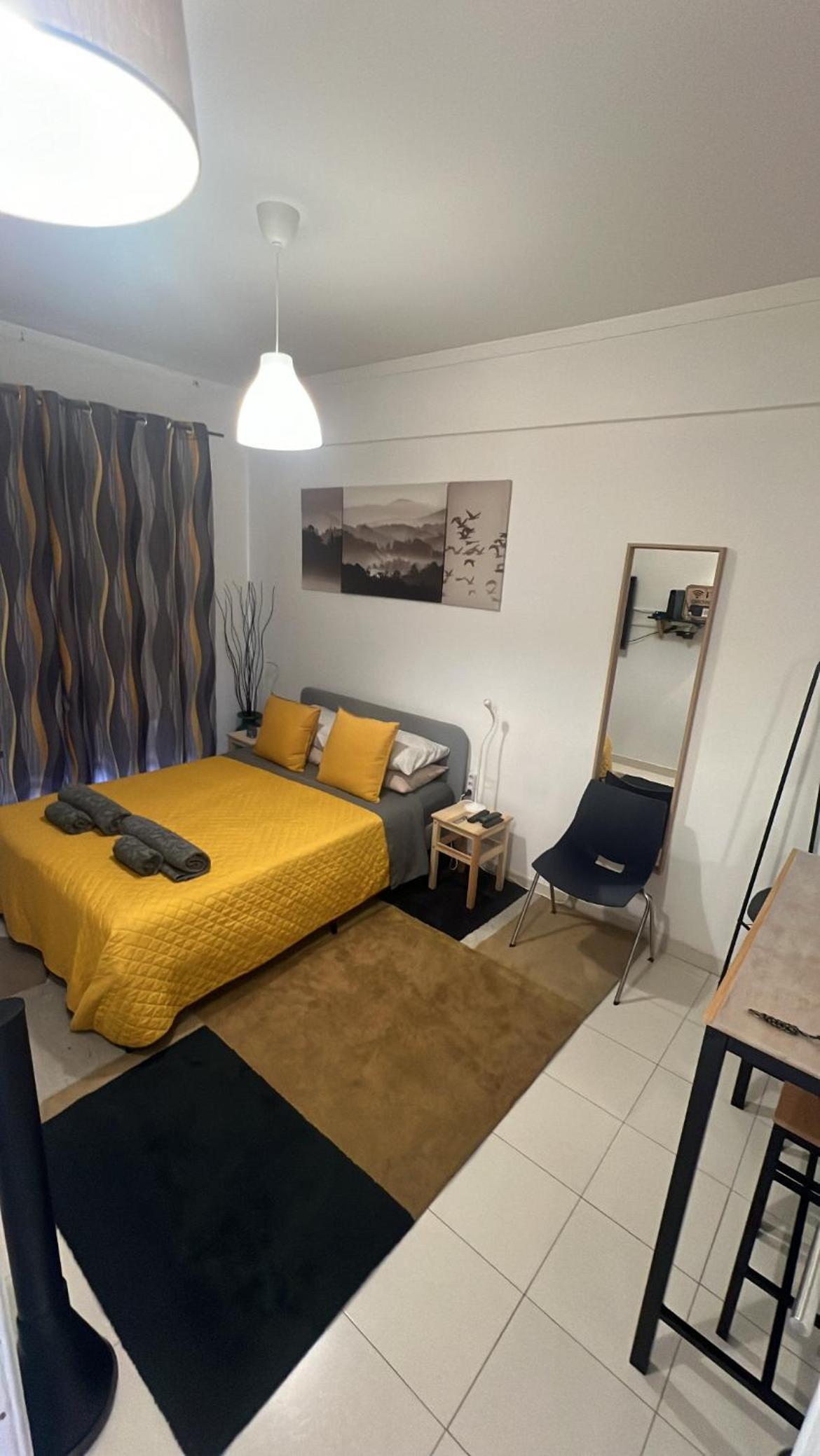 Large Double Room - Photo 1