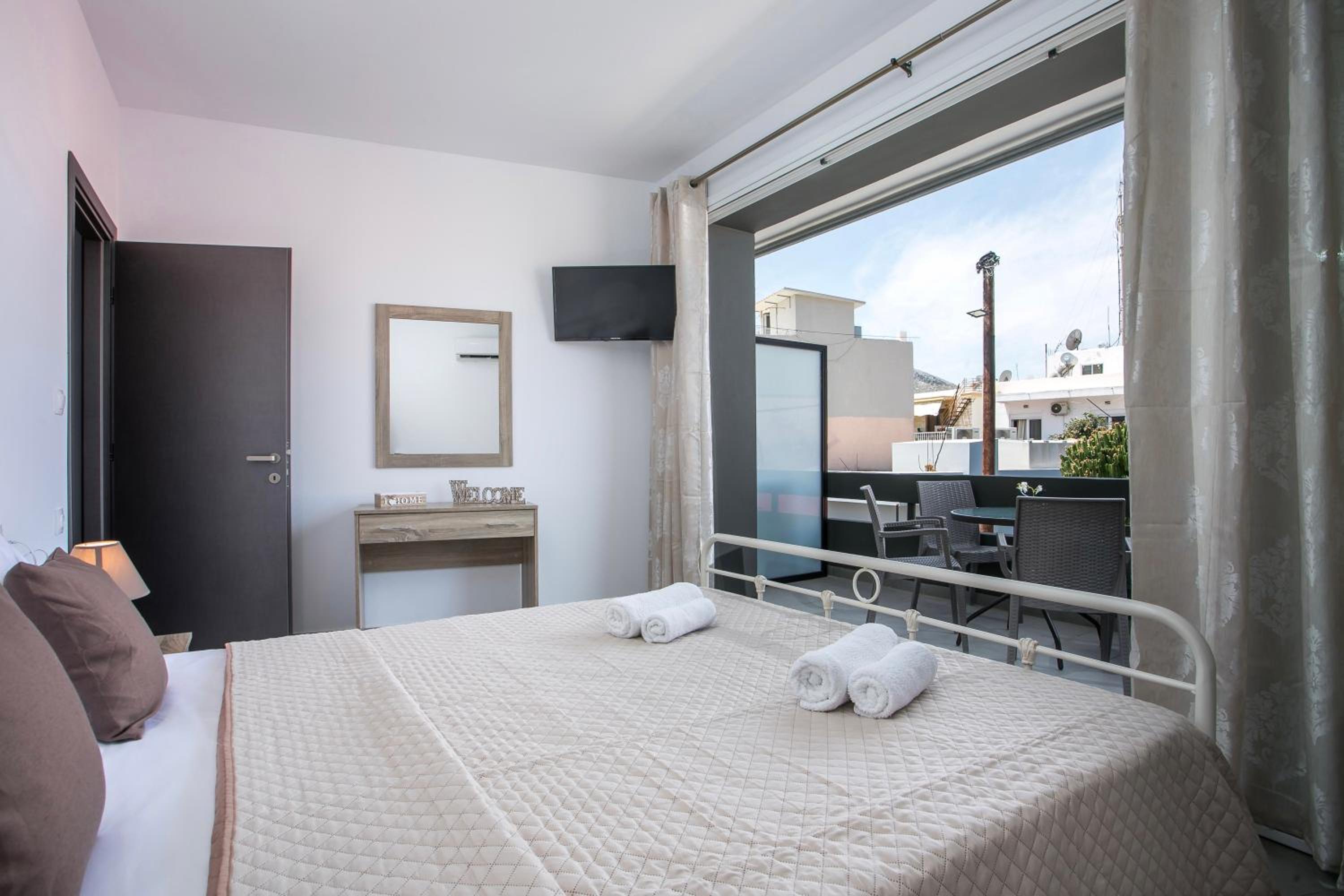 Two-Bedroom Deluxe Apartment with Balcony