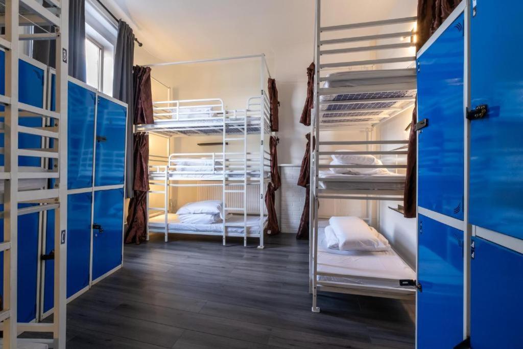 Bed in 9-Bed Mixed Dormitory Room photo 3