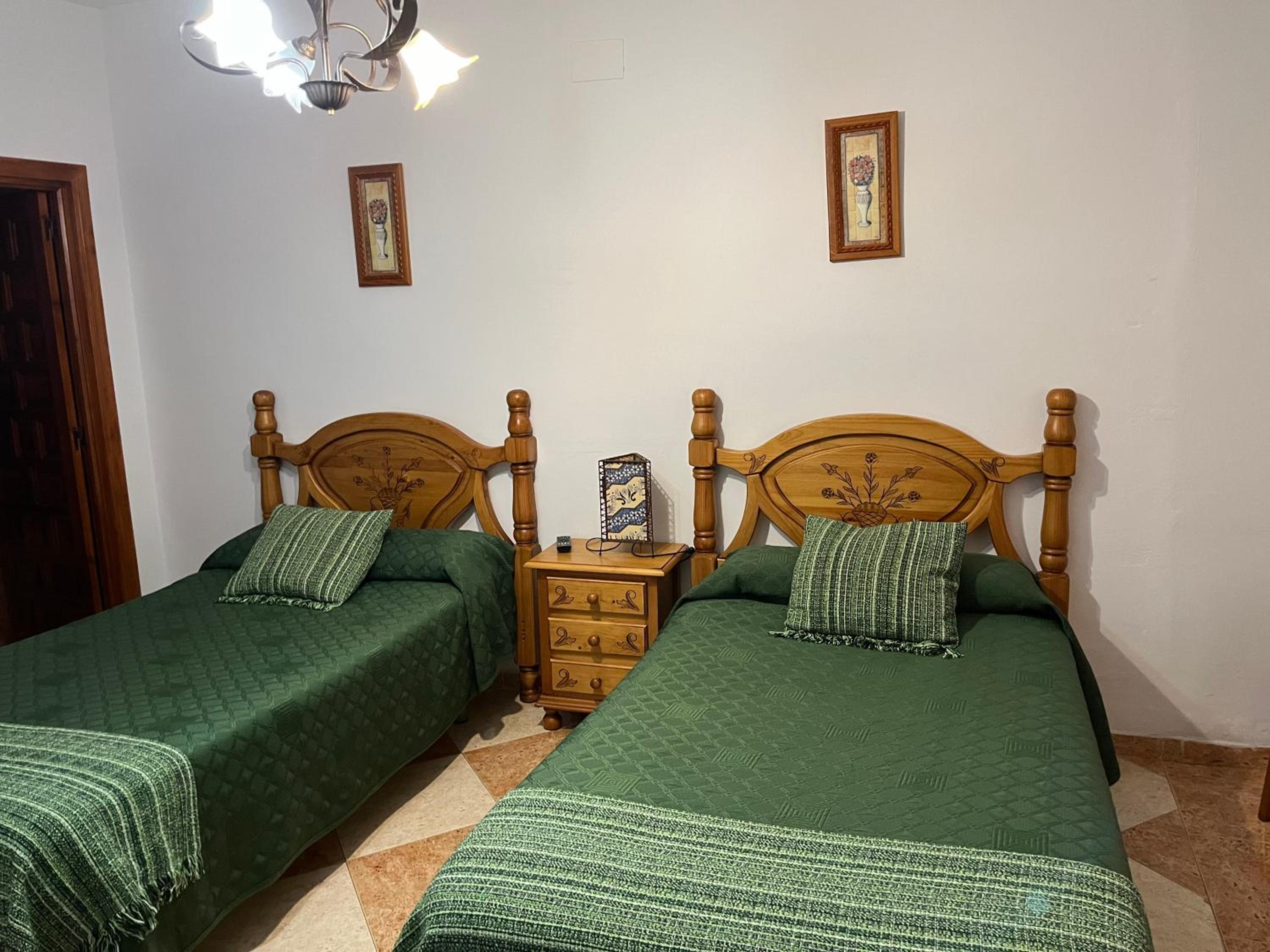 Twin Room - Photo 3
