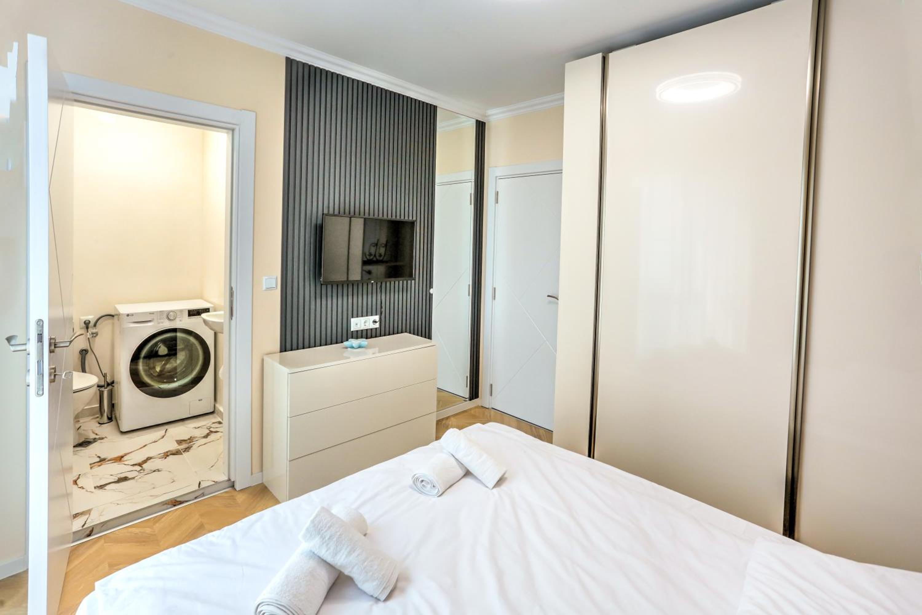 Two-Bedroom Apartment with Water View photo 3
