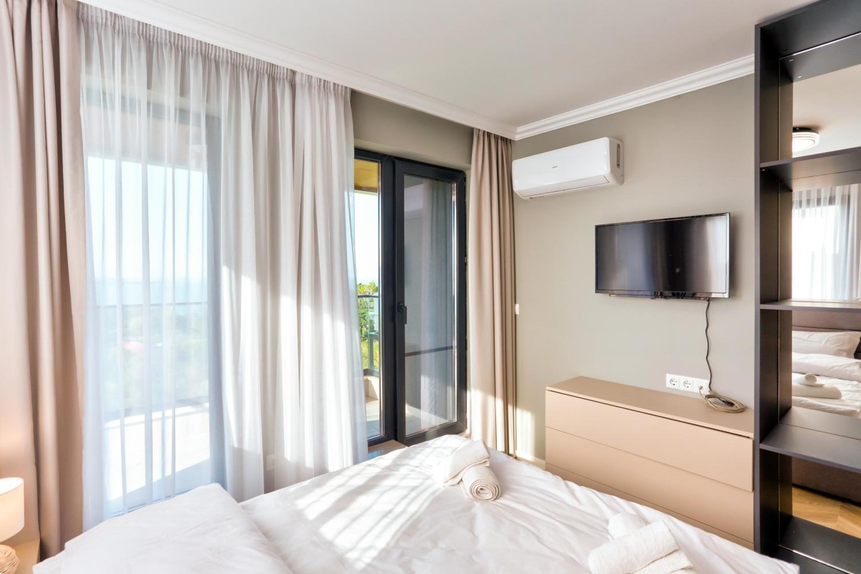 Two-Bedroom Apartment with Terrace and Sea View photo 3