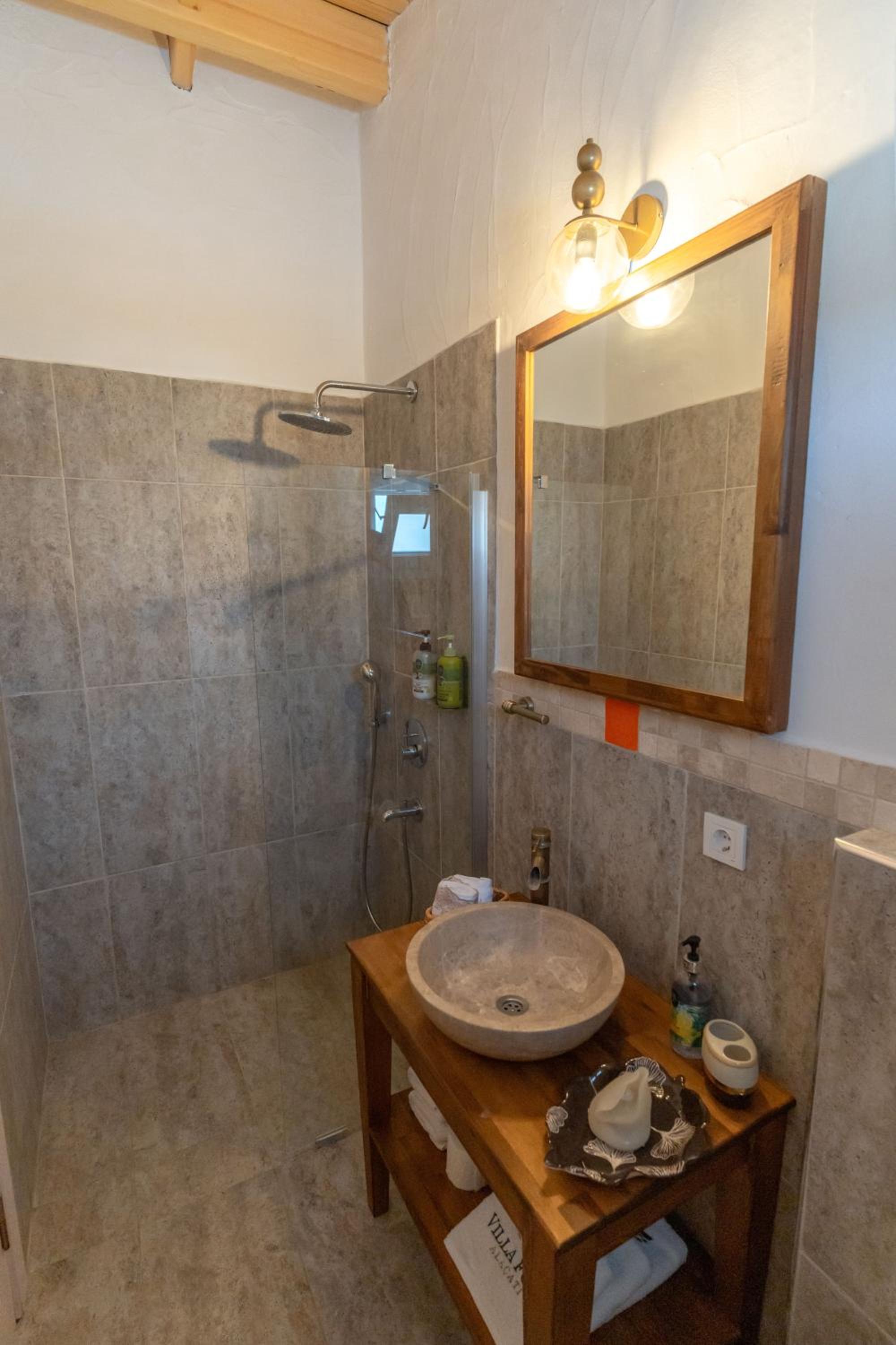 Superior Triple Room - Photo 8