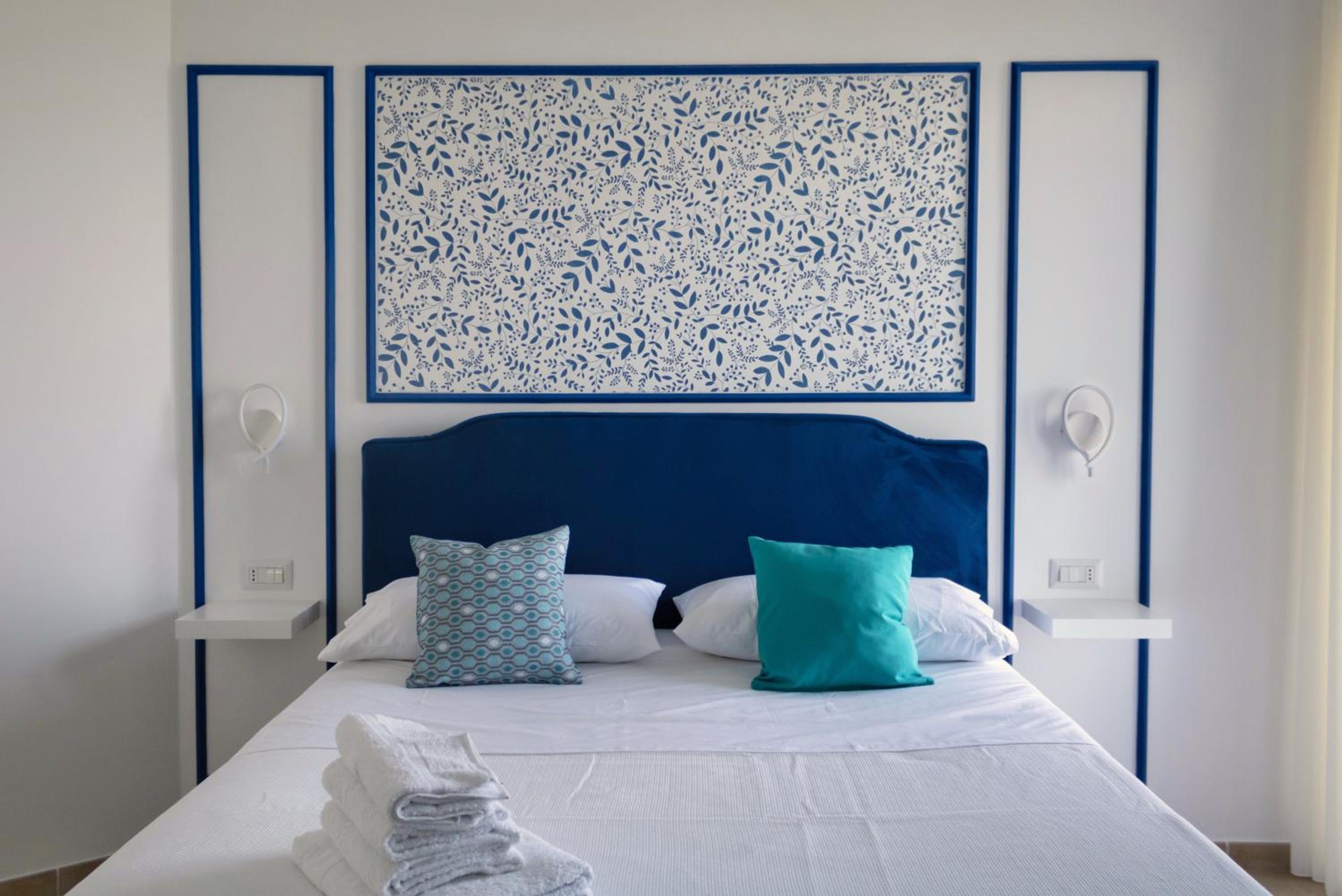 Deluxe Double Room with Balcony and Sea View