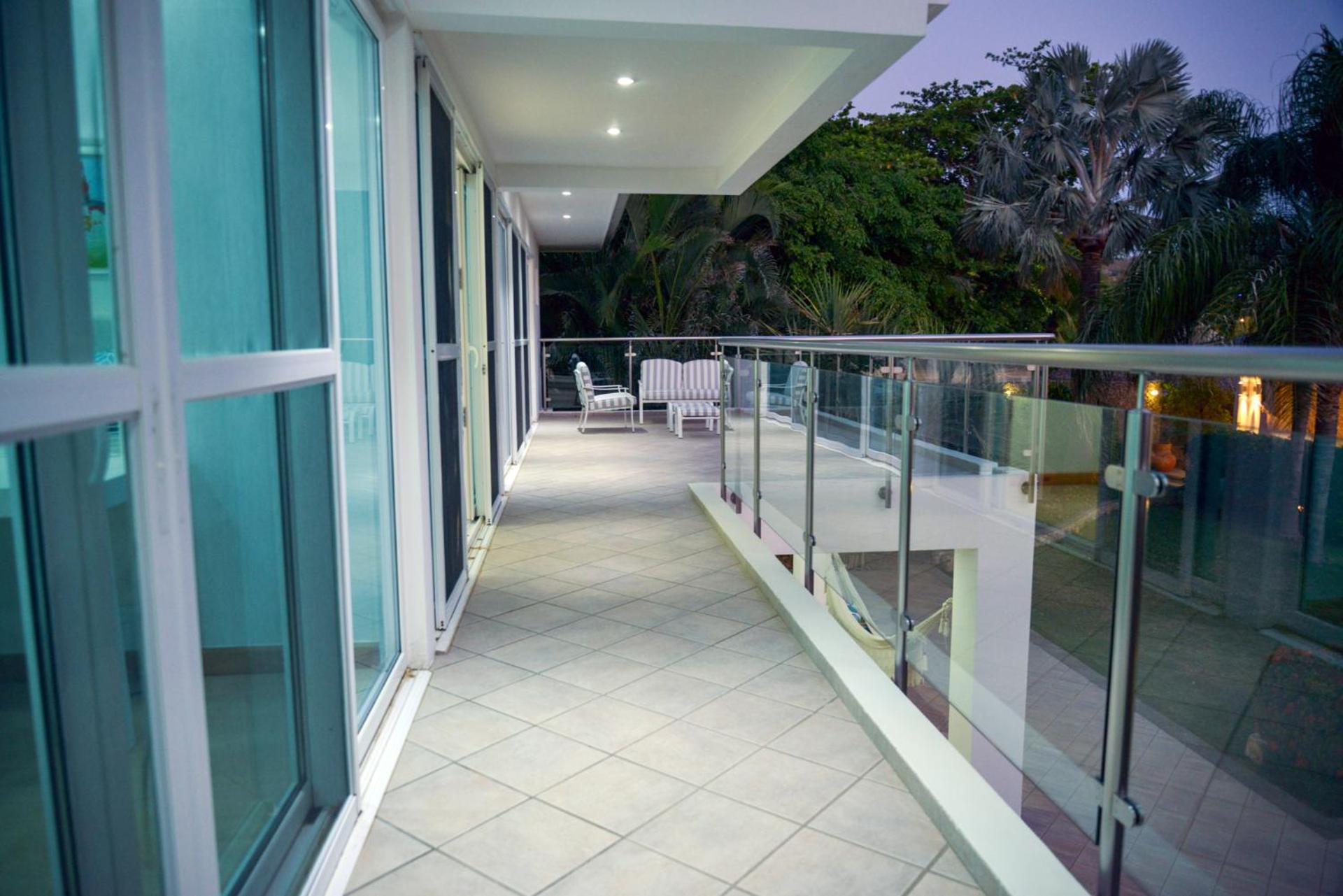 Villa photo 2