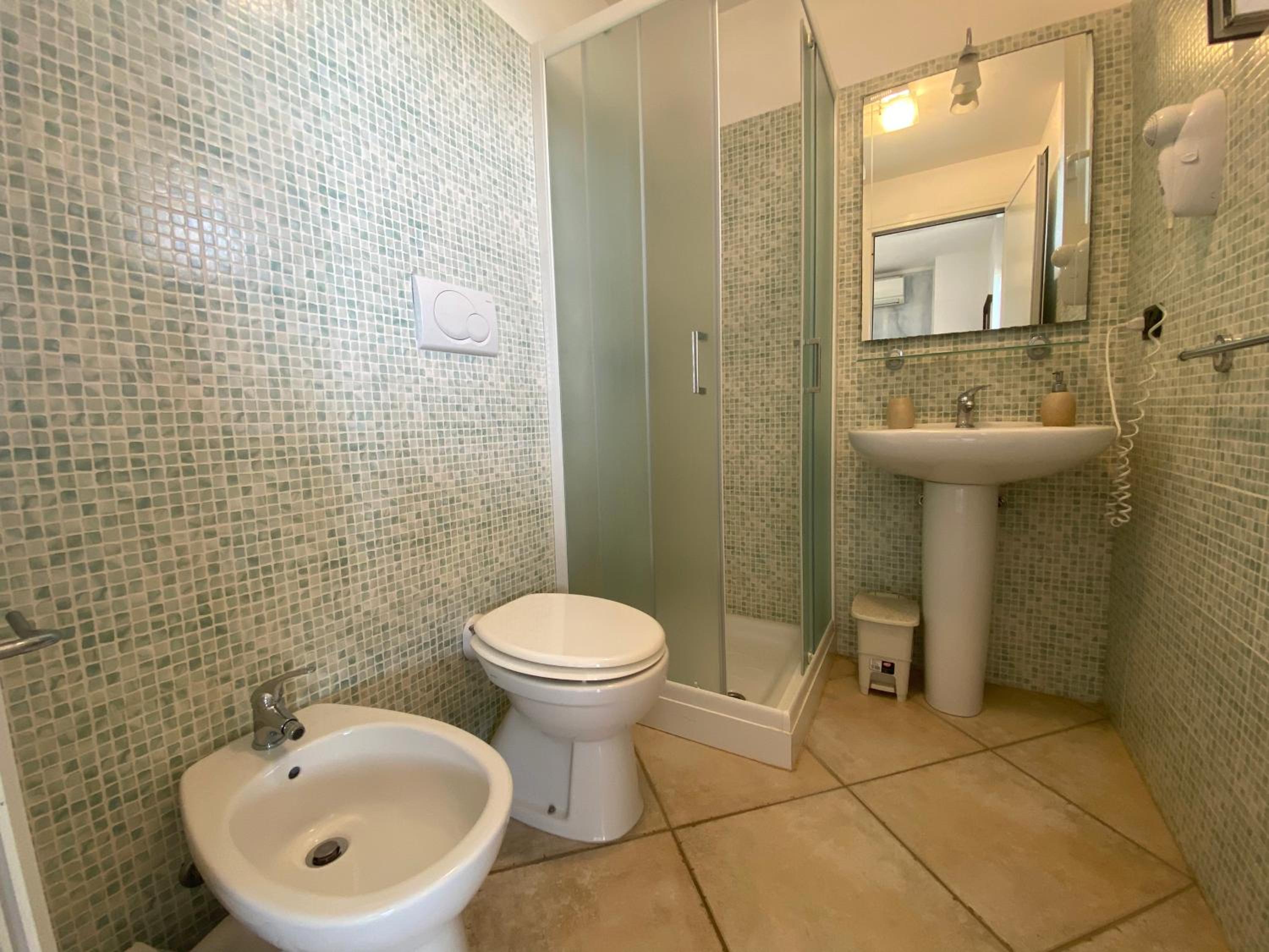 Deluxe Room - Photo 9