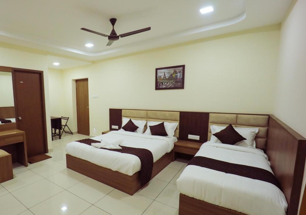 Triple Room with City View