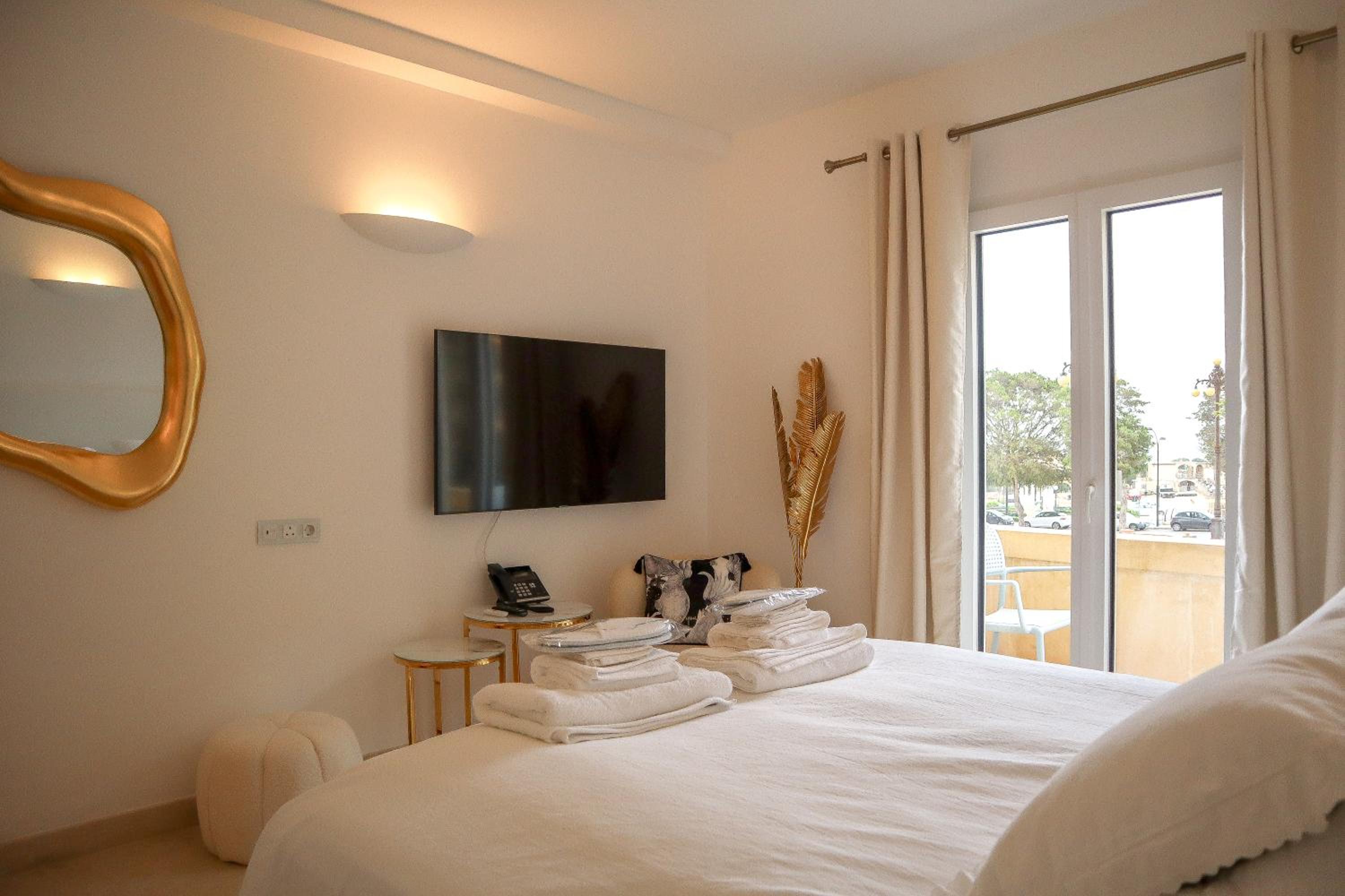 Deluxe King Room photo 3