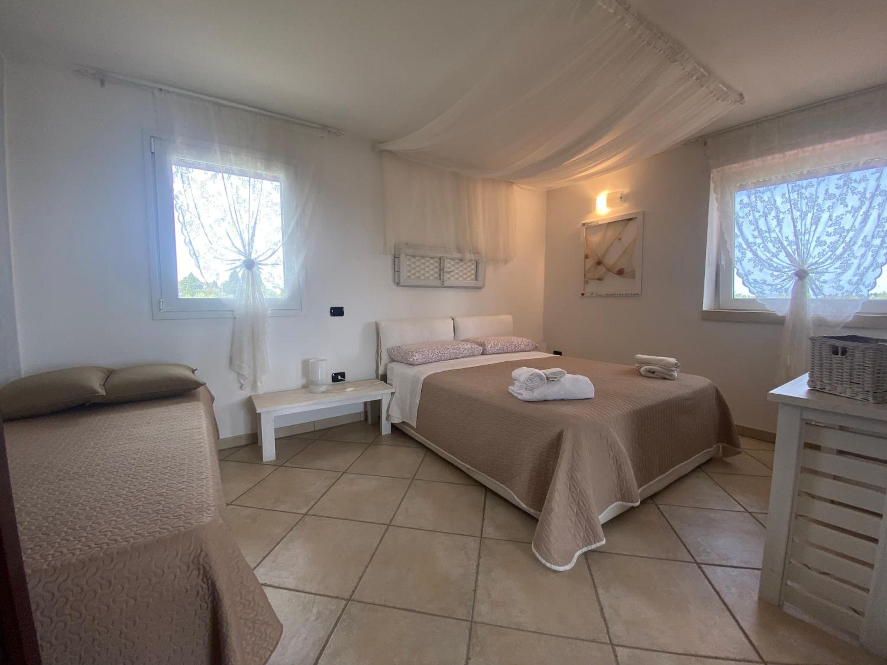 Deluxe Room - Photo 5
