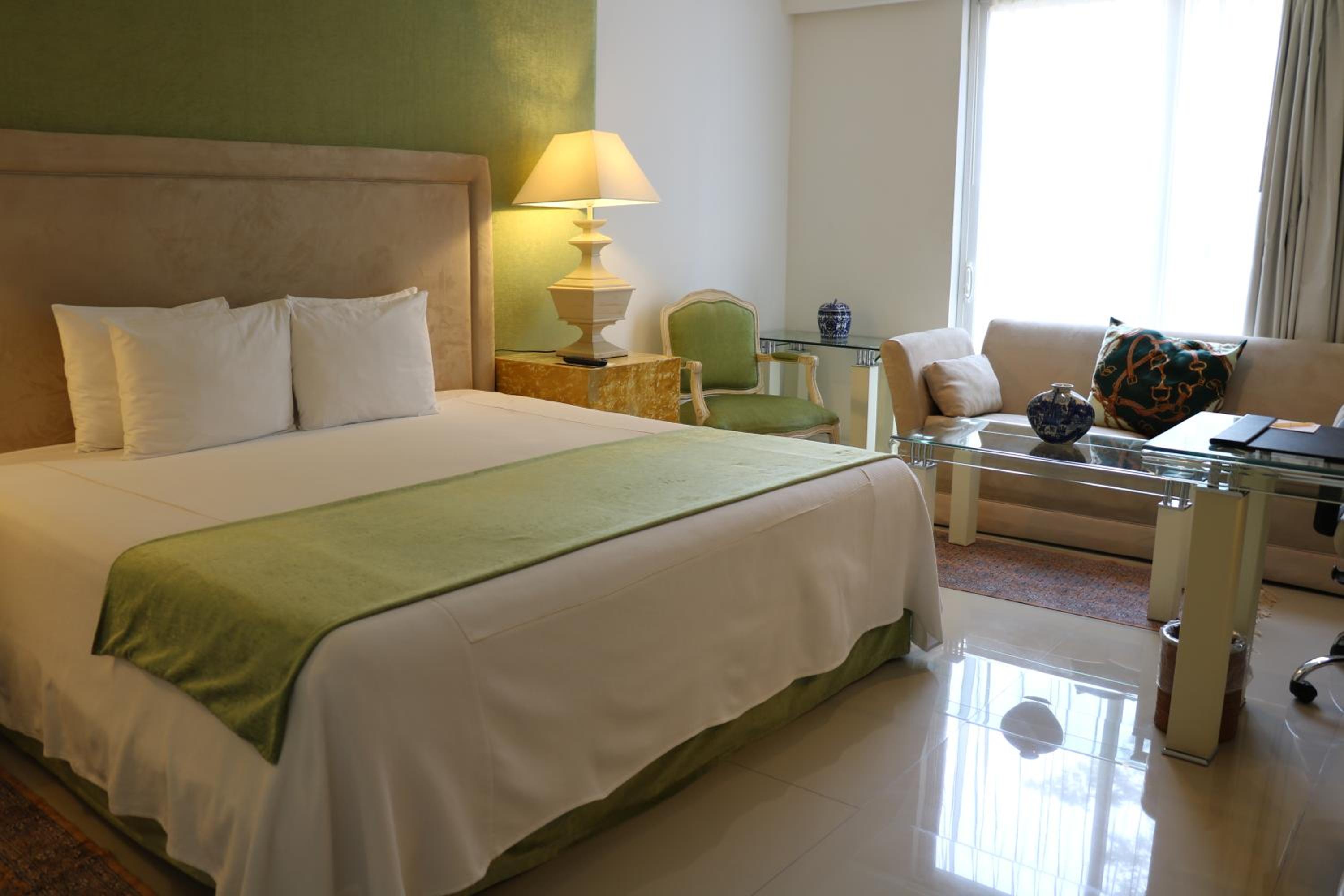 Deluxe King Room - Photo 1
