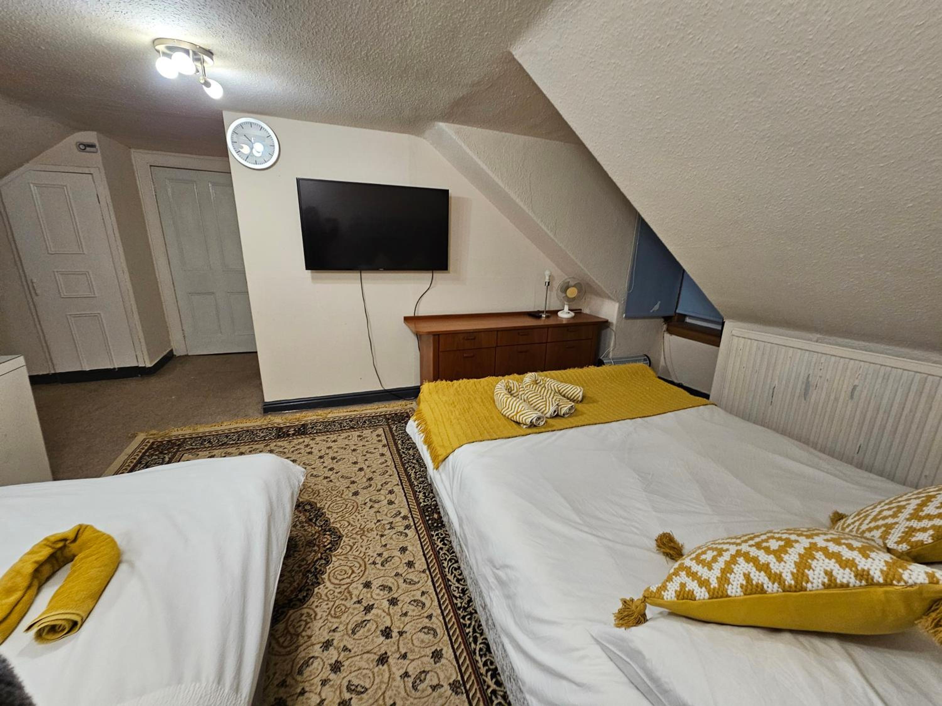 Economy Triple Room with Shared Bathroom