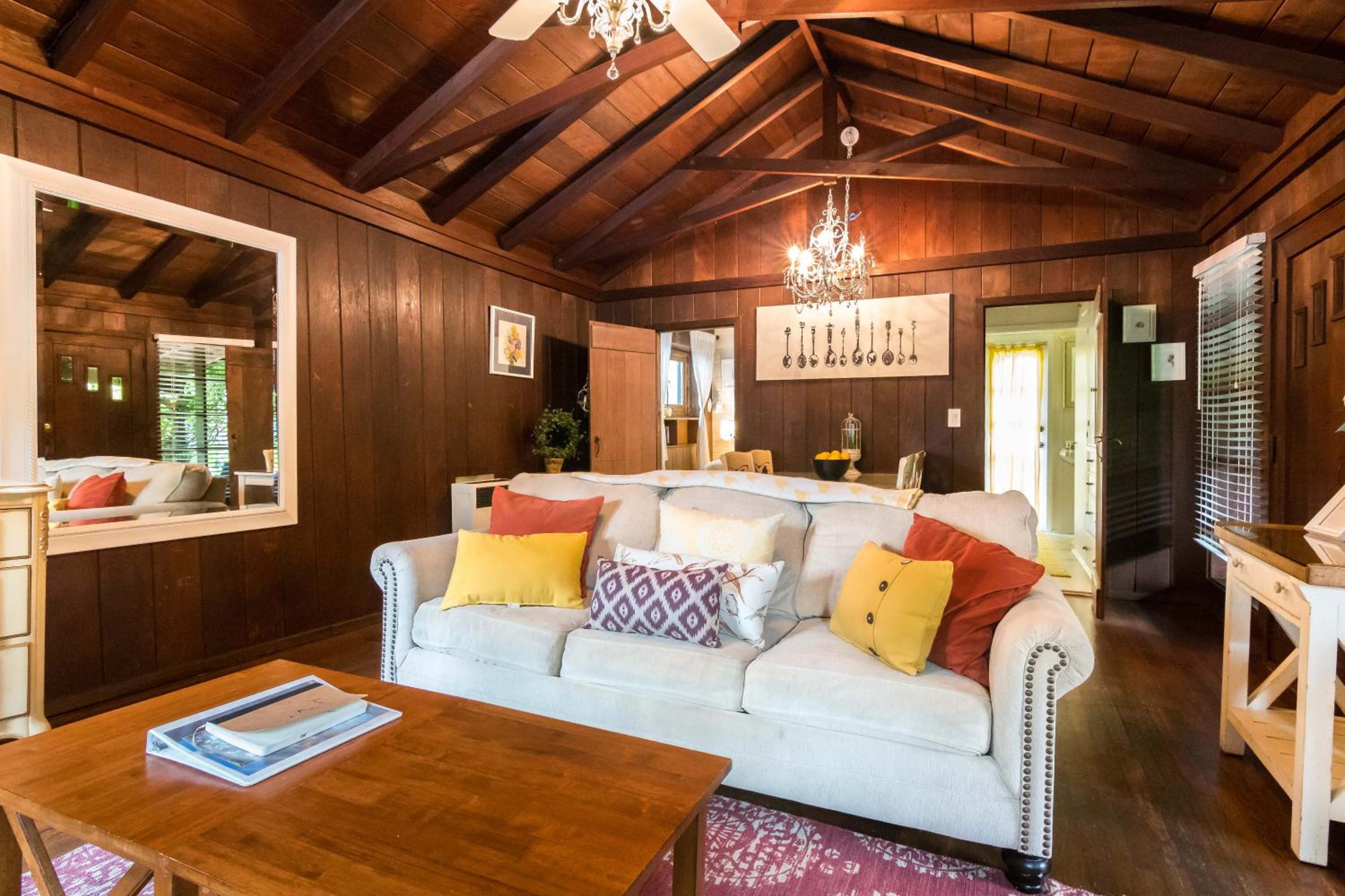 Country Inspired One Bedroom Cottage