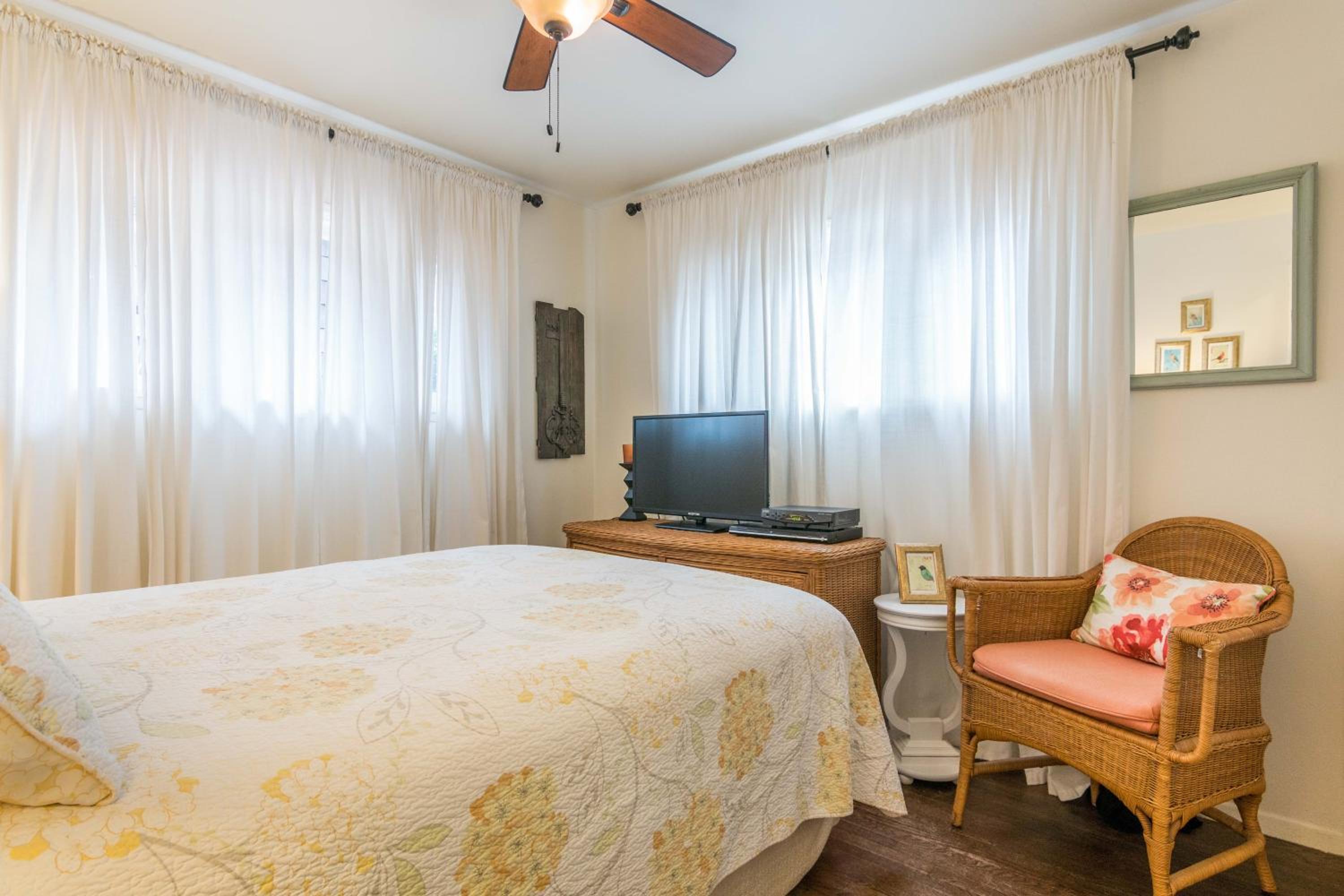 Elegant One-Bedroom Cottage