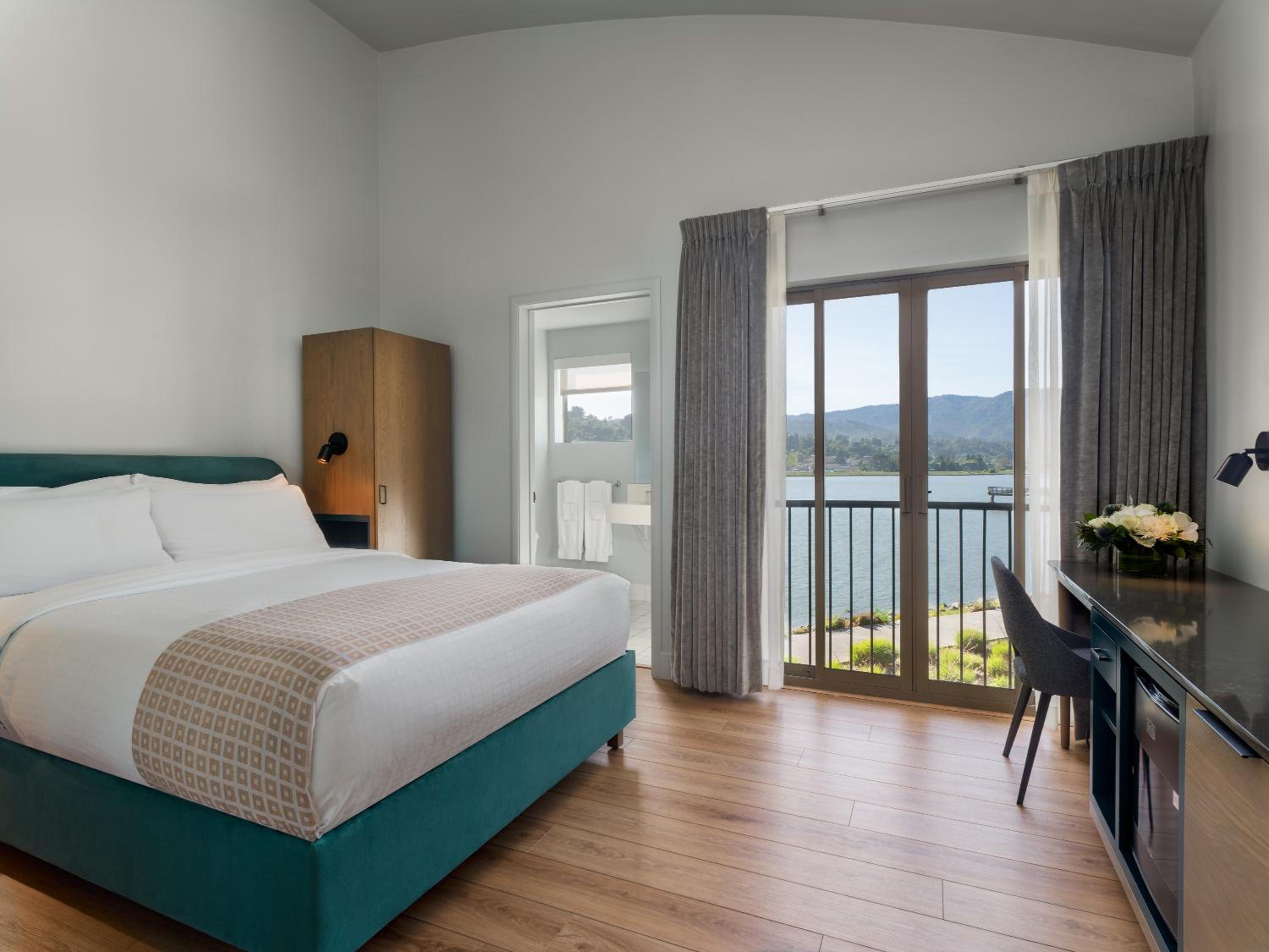 Deluxe Queen Room