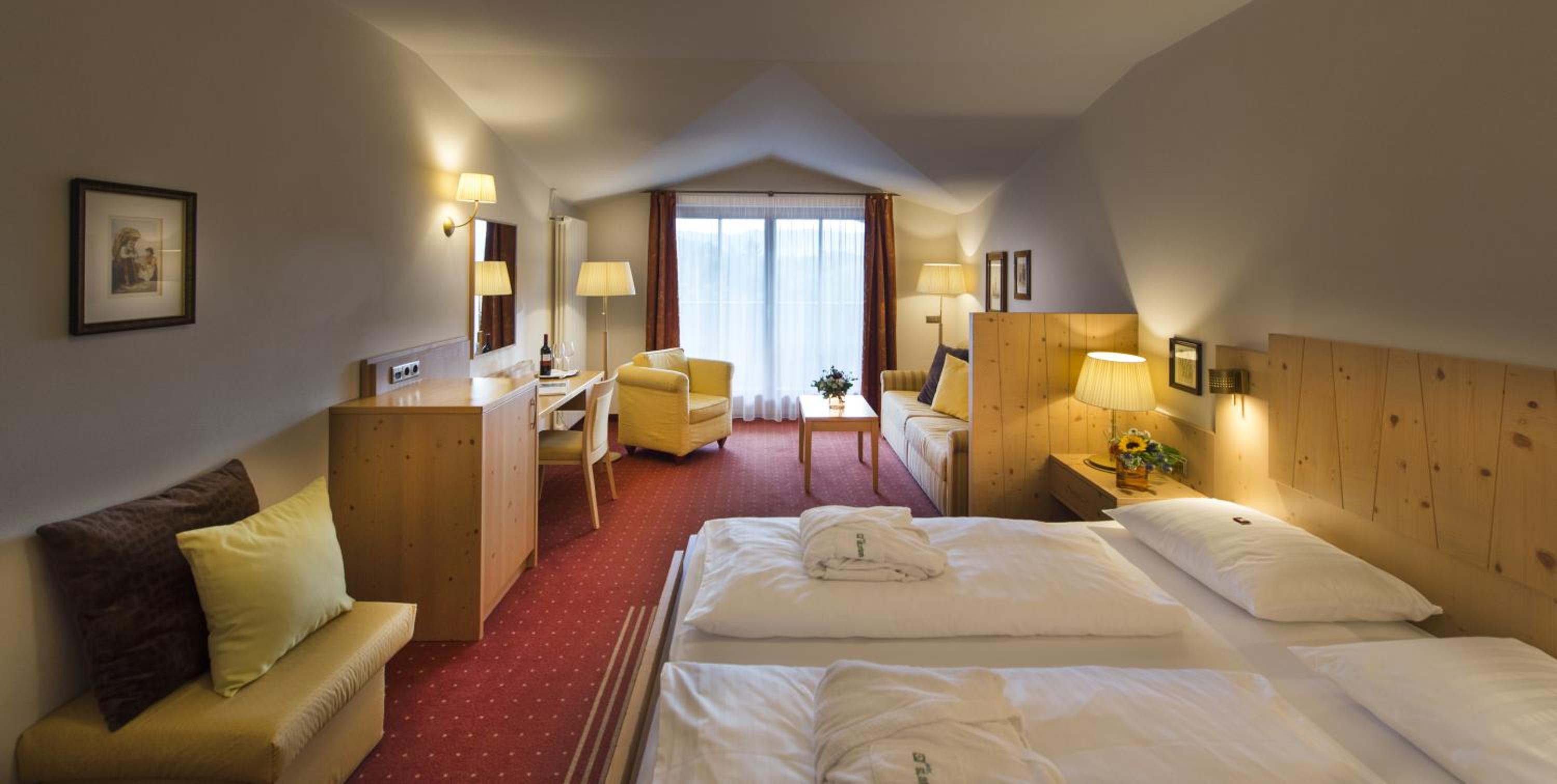 Superior Double or Twin Room with Mountain View photo 2