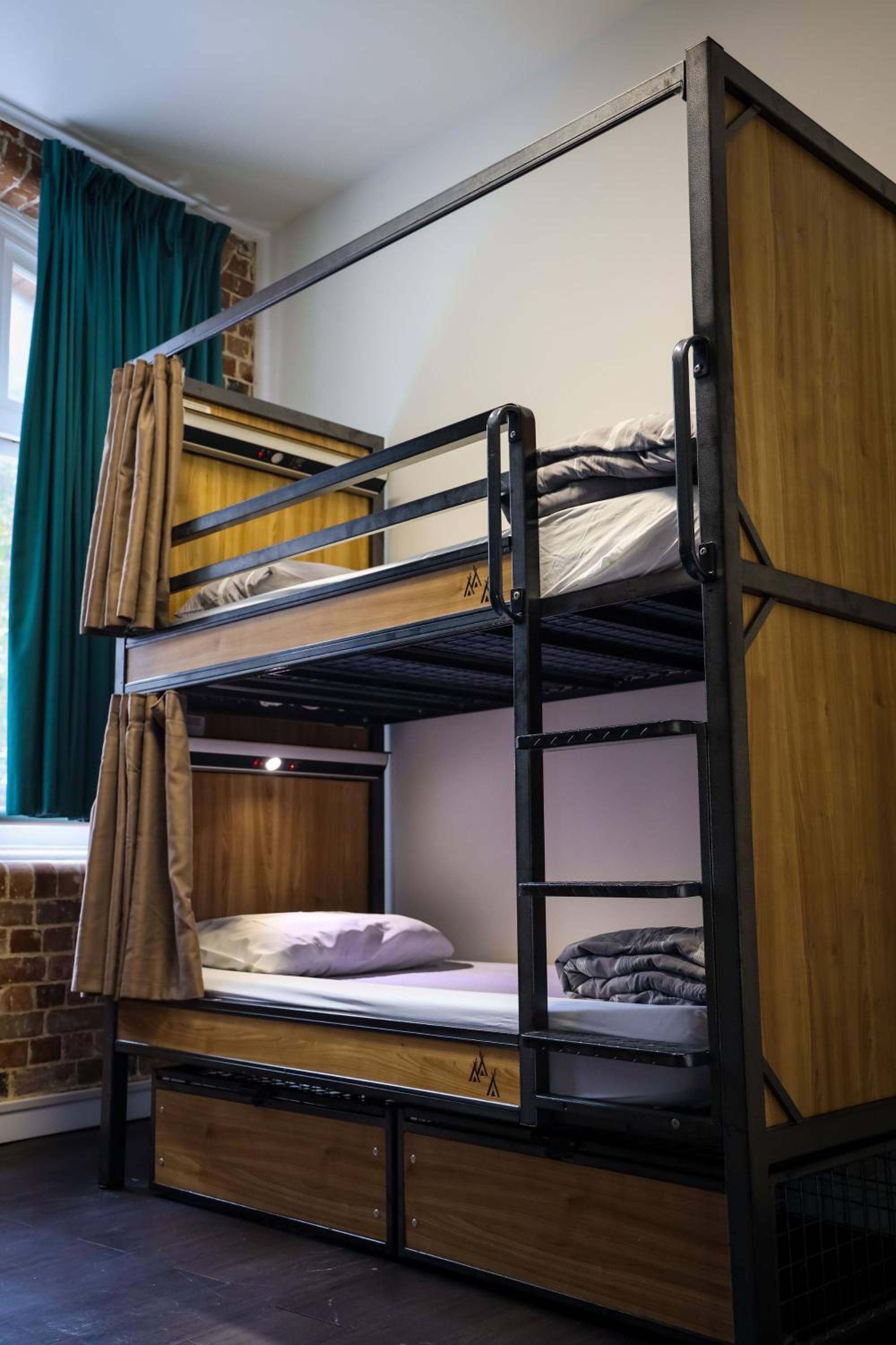 Bed in 6-Bed Mixed Dormitory Room with Private Bathroom photo 1