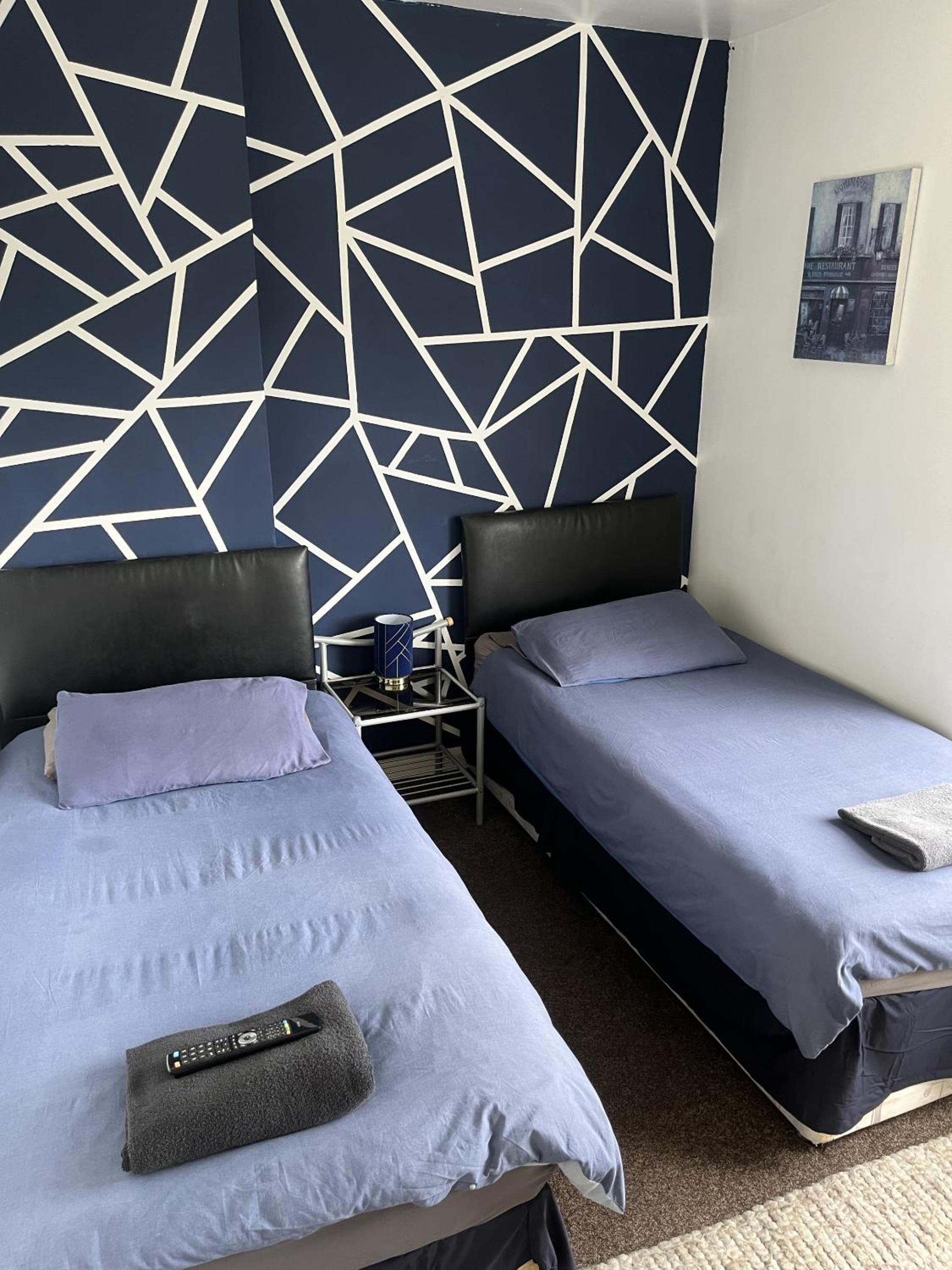 Standard Twin Room with Shared Bathroom photo 1
