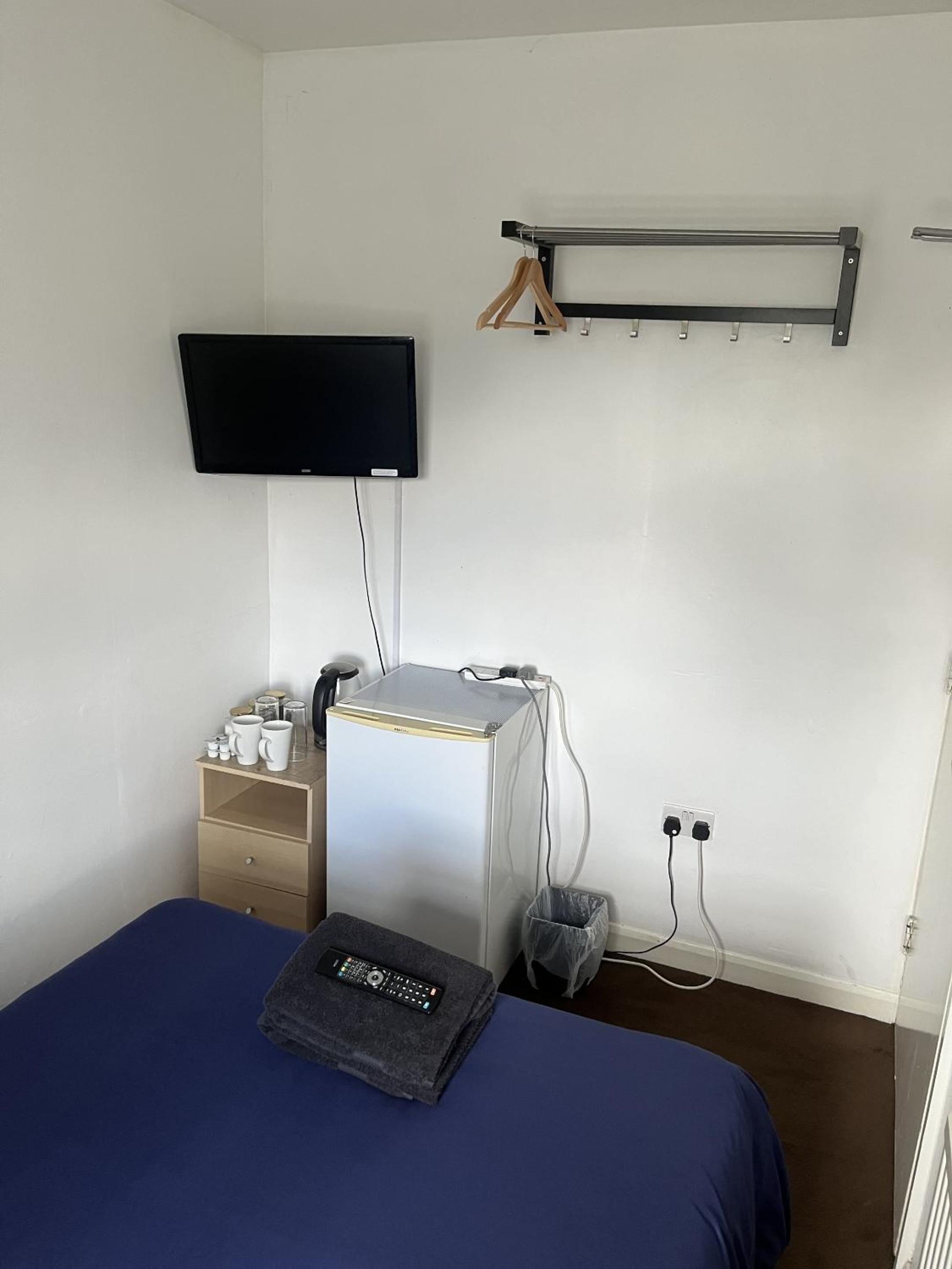 Standard Single Room with Shared Bathroom photo 3