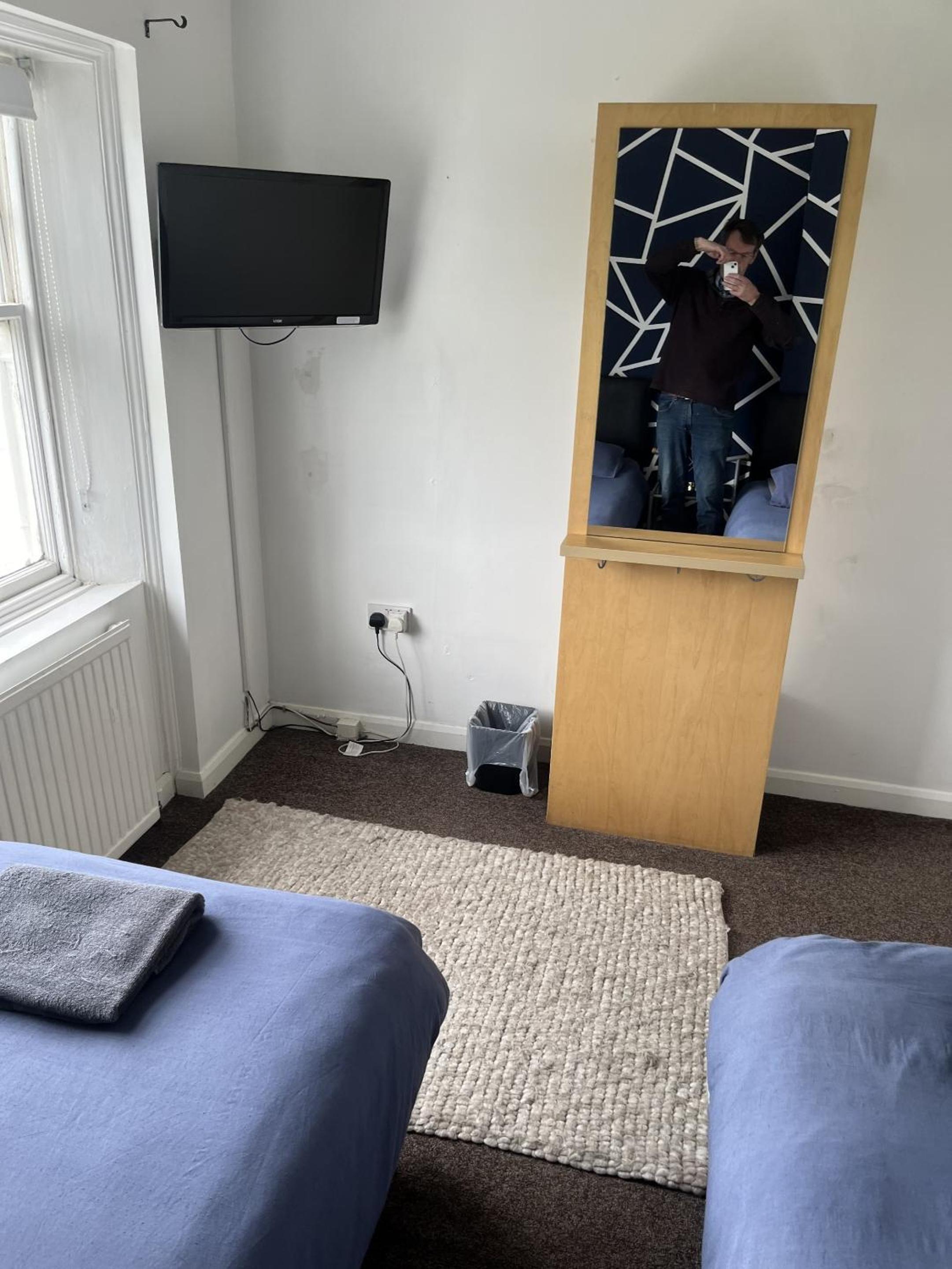 Standard Twin Room with Shared Bathroom photo 3