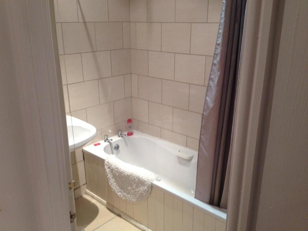 Standard Double Room with Shared Bathroom photo 2