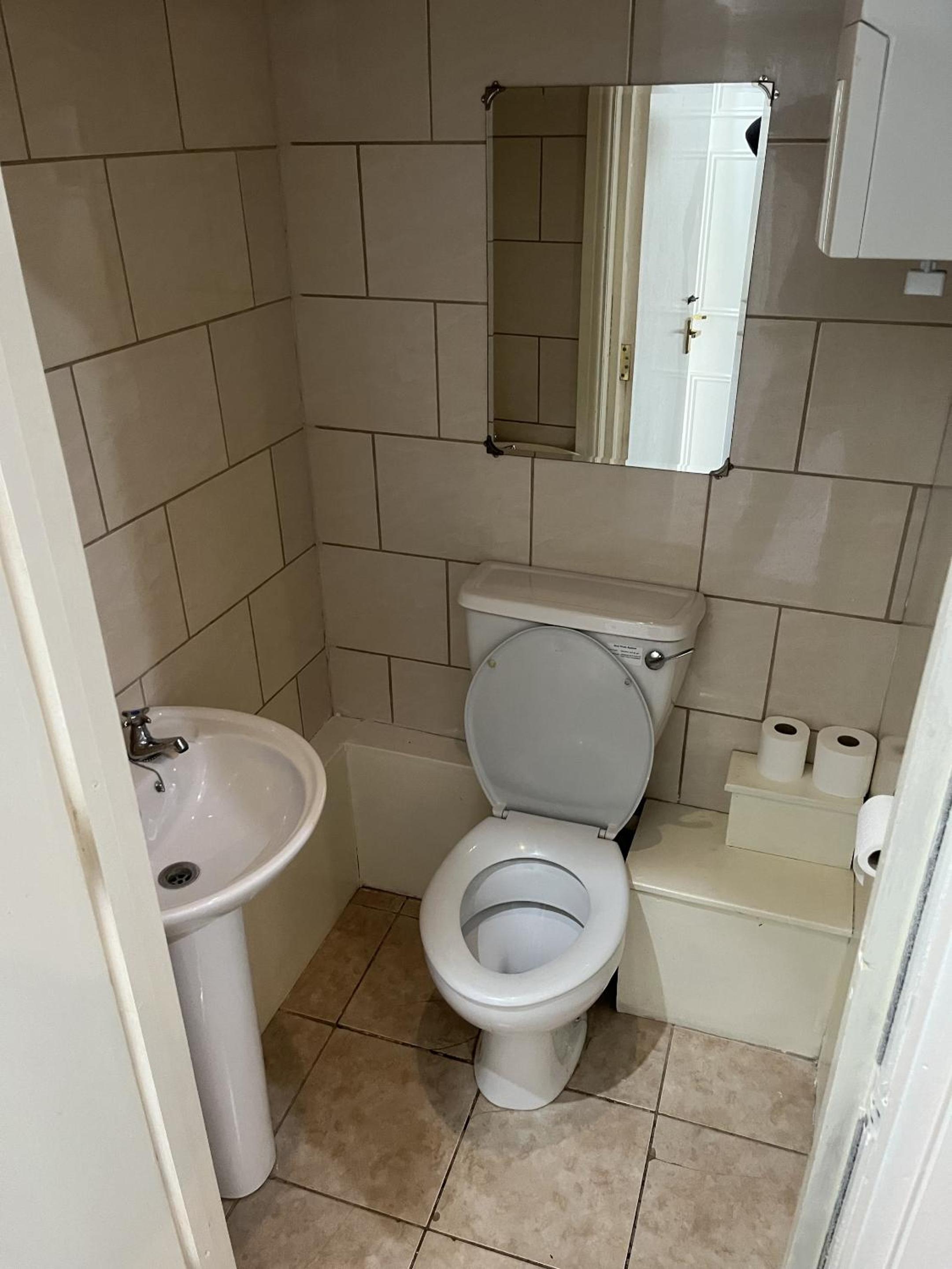 Standard Double Room with Shared Bathroom photo 3