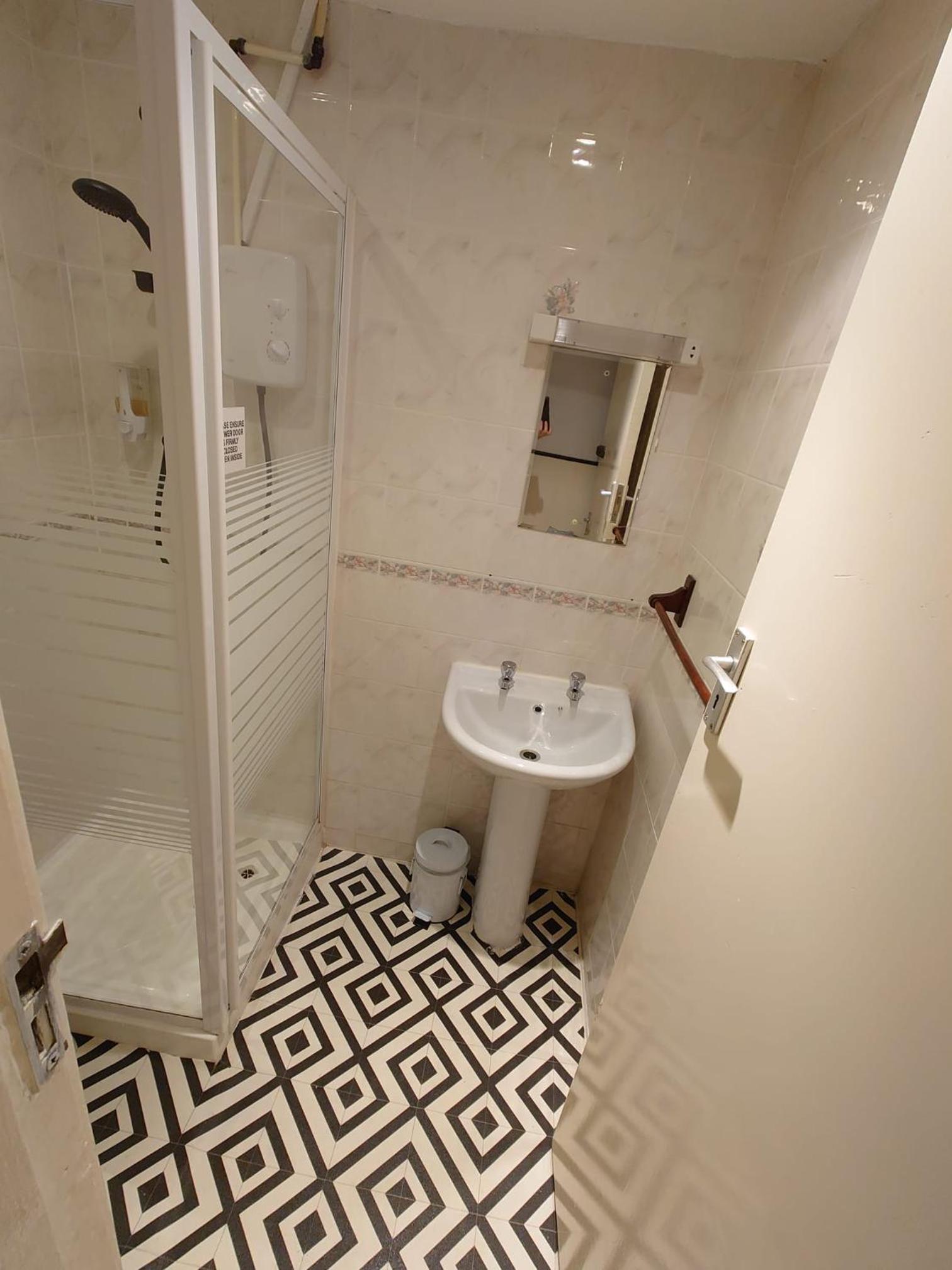 Quadruple Room - Photo 6