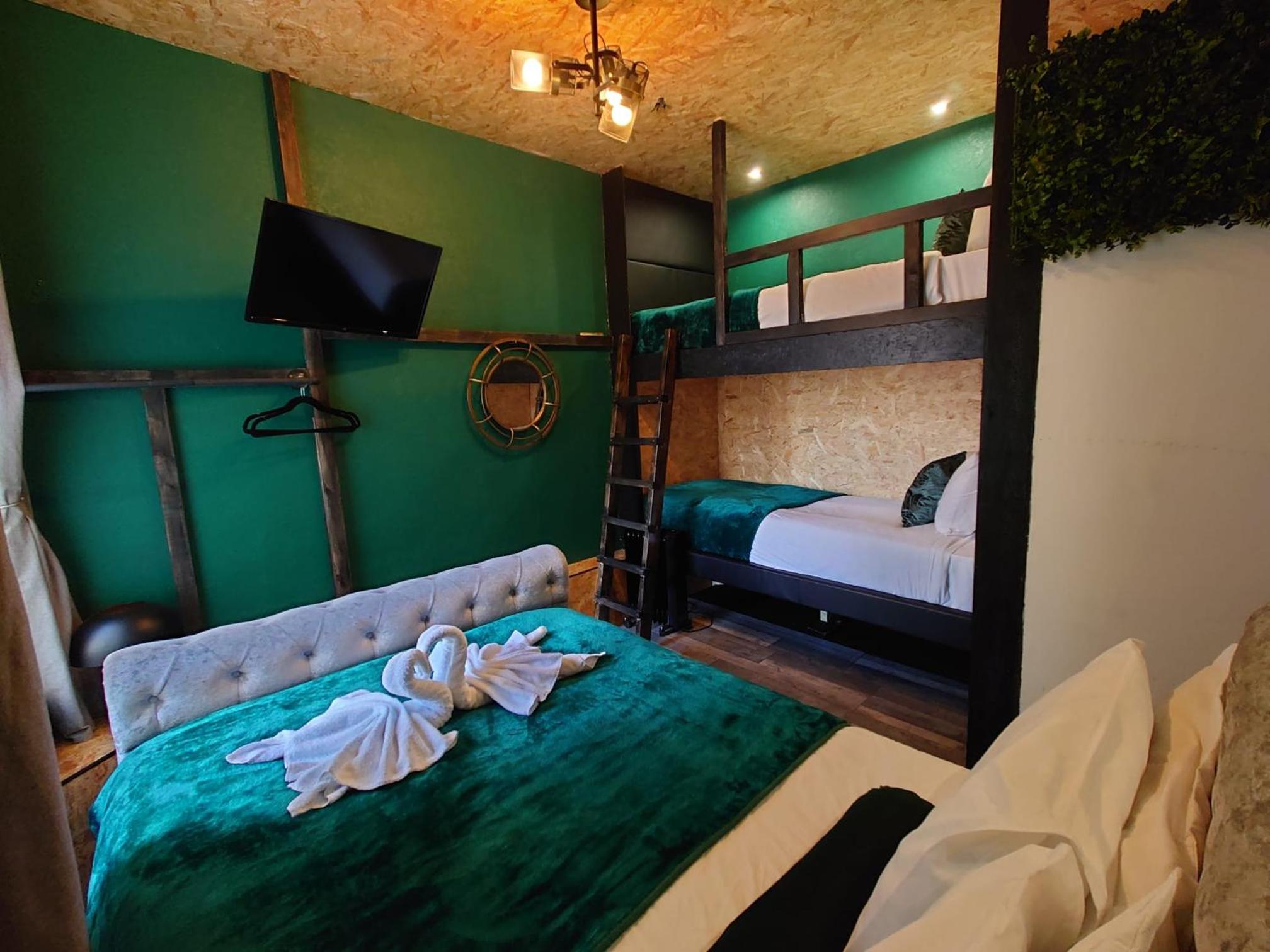 Quadruple Room - Photo 5