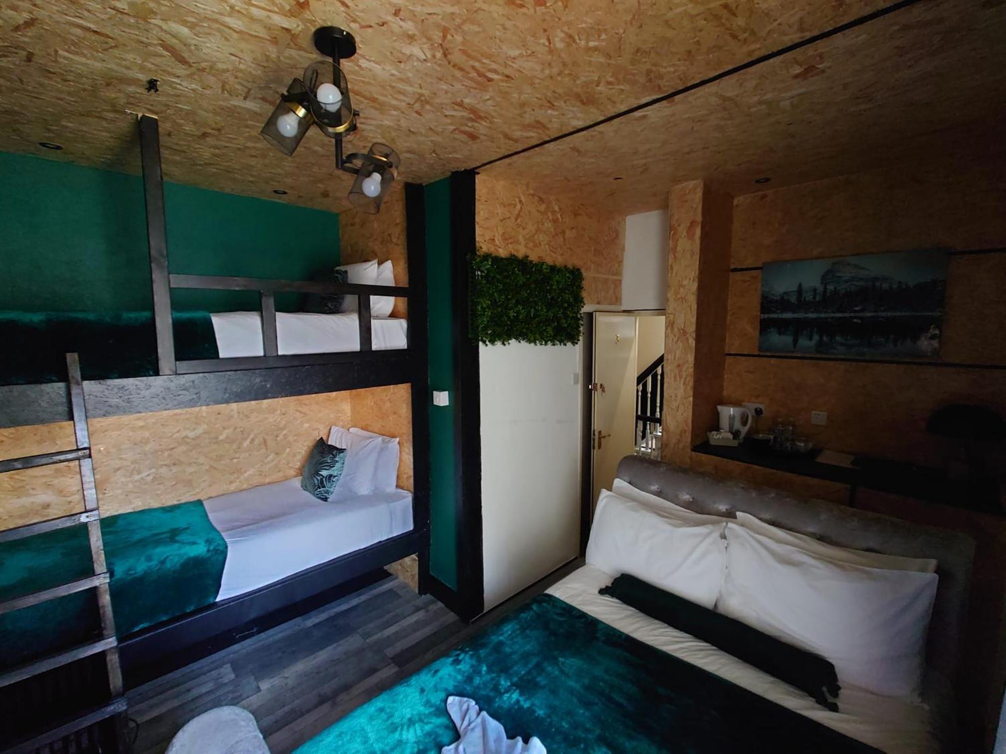 Quadruple Room - Photo 4