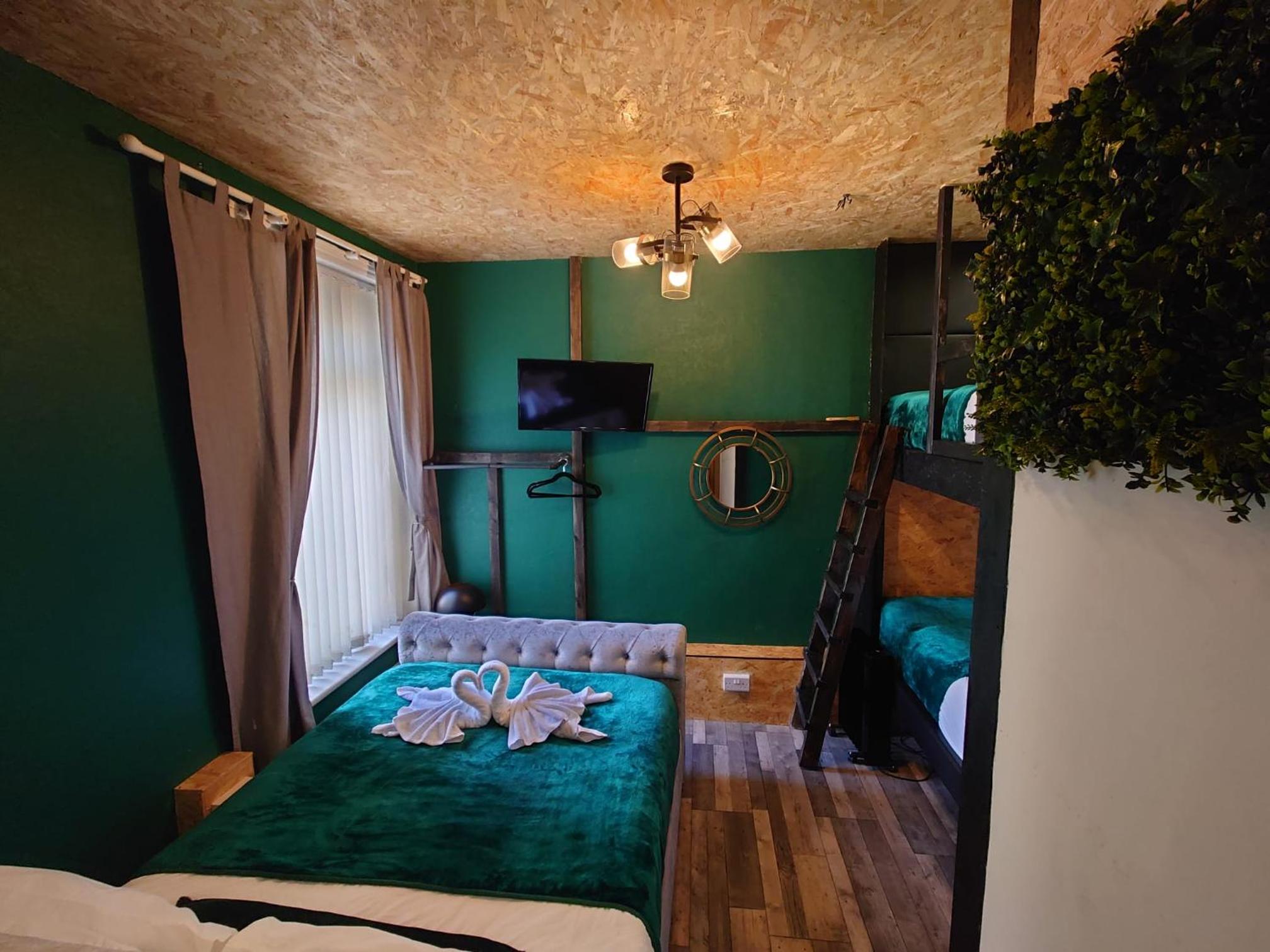 Quadruple Room - Photo 2