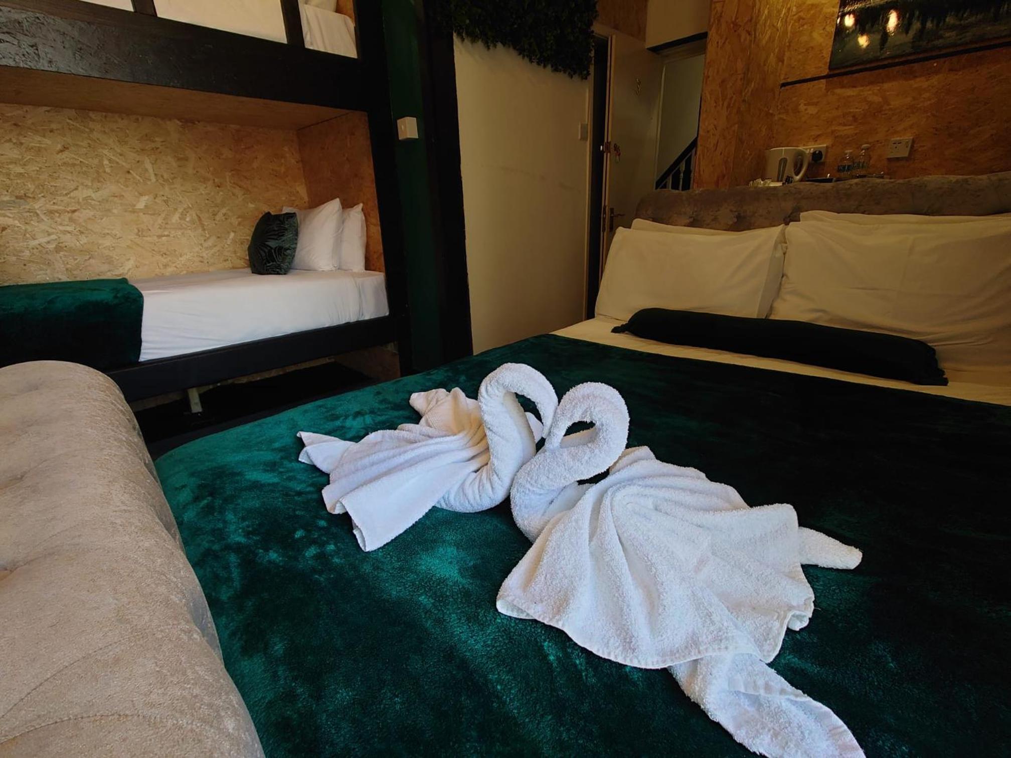 Quadruple Room - Photo 3
