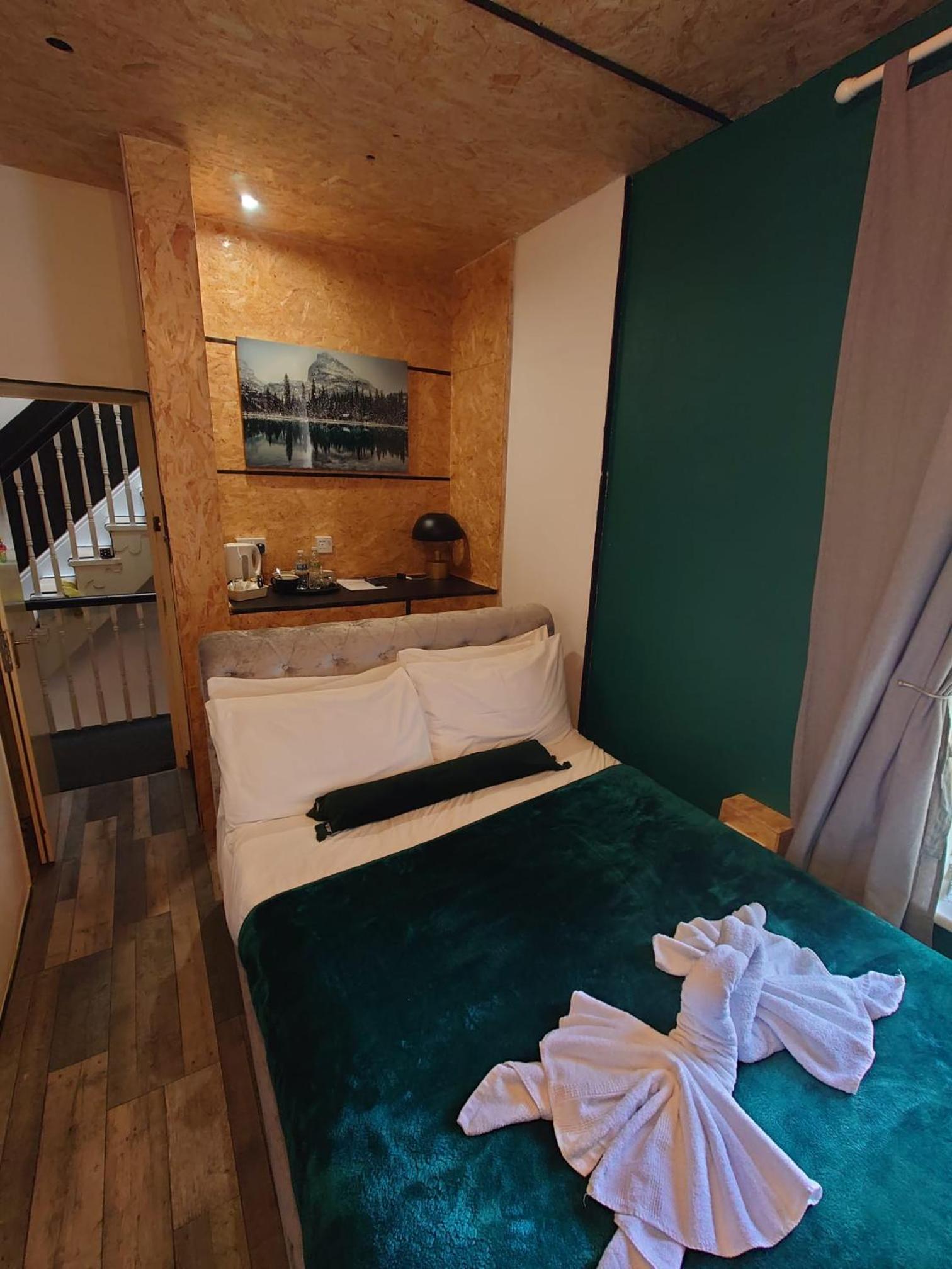 Quadruple Room - Photo 7