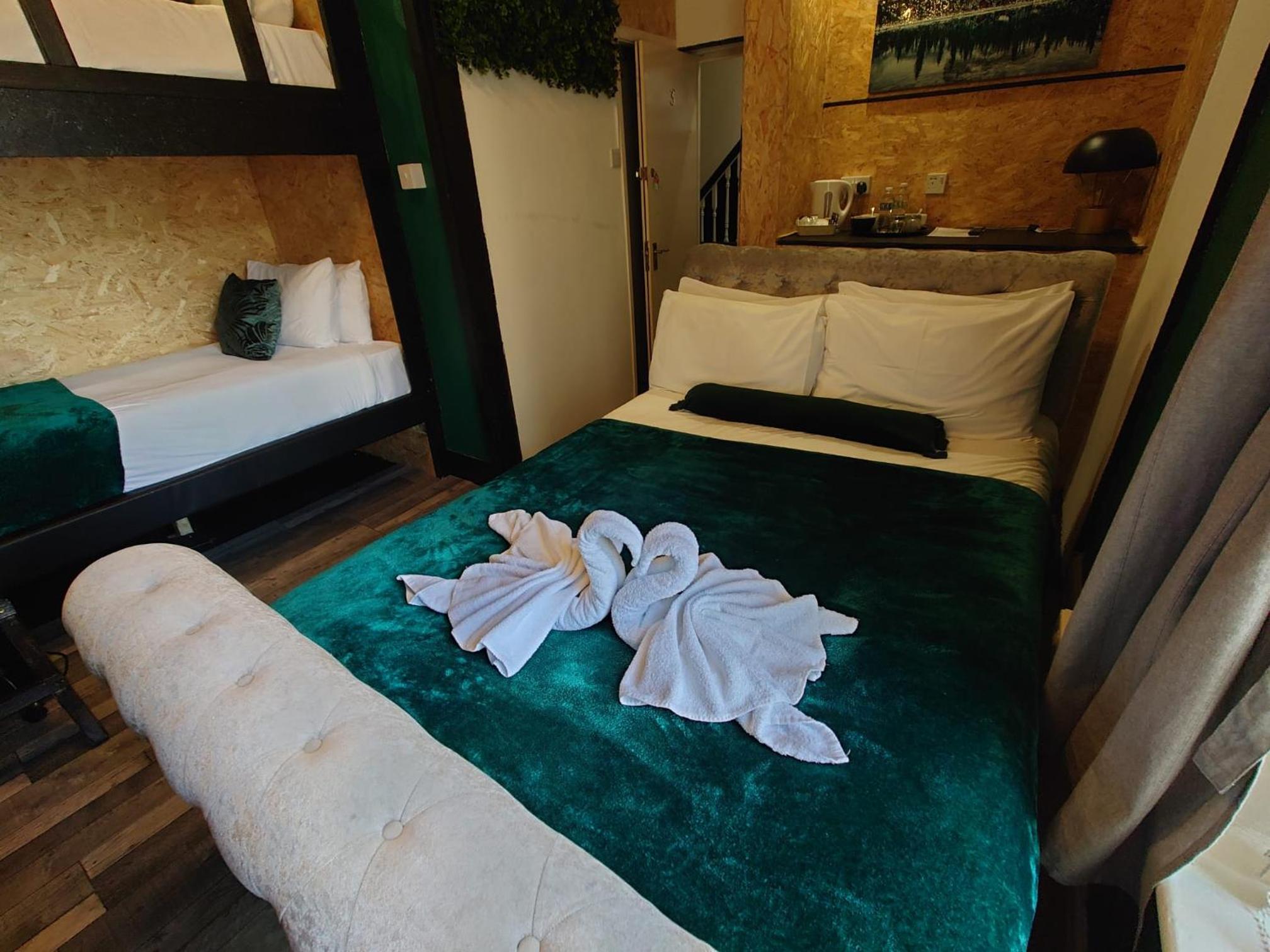 Quadruple Room - Photo 10