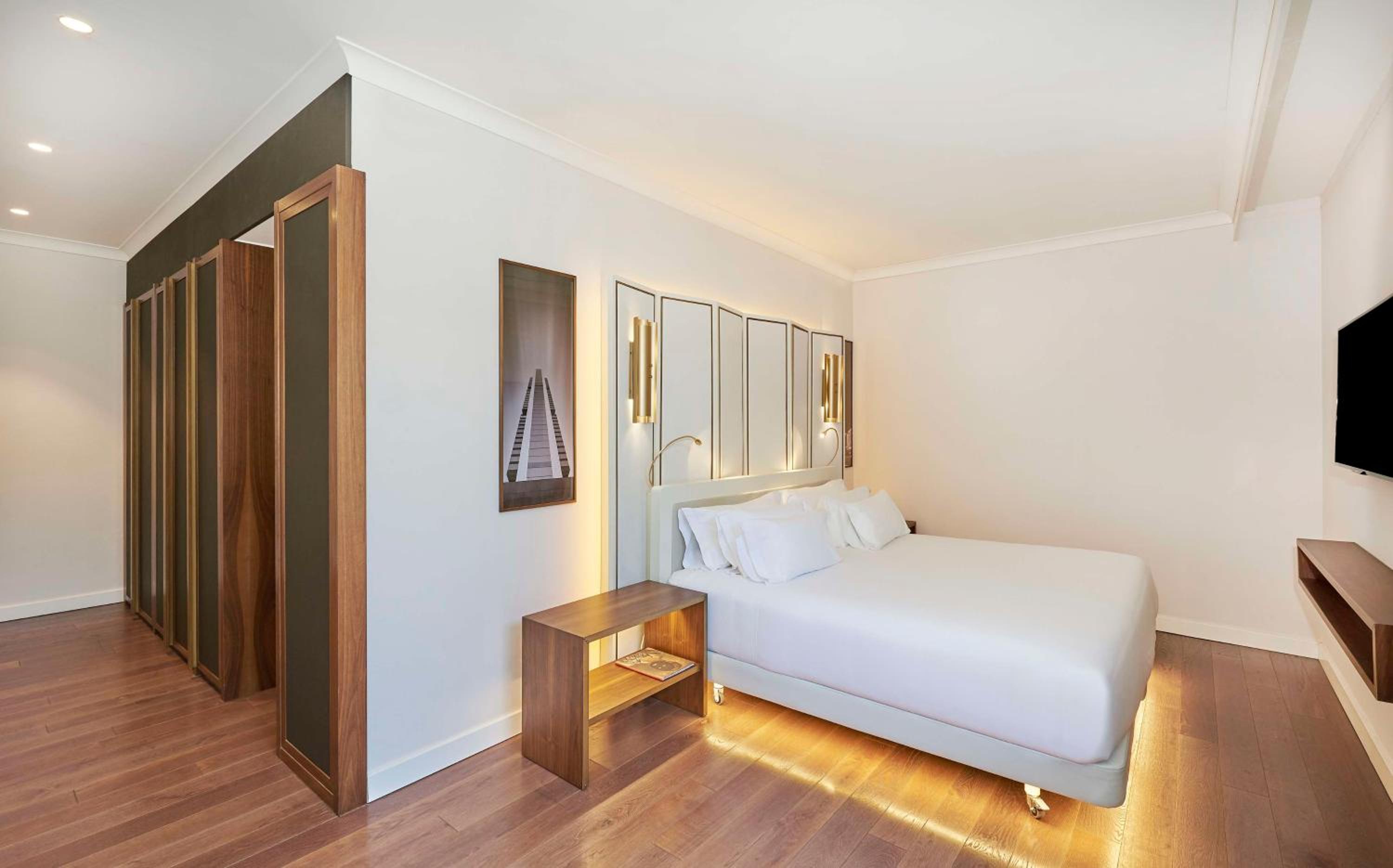 Junior Suite with View and Terrace with Extra Bed - Photo 9