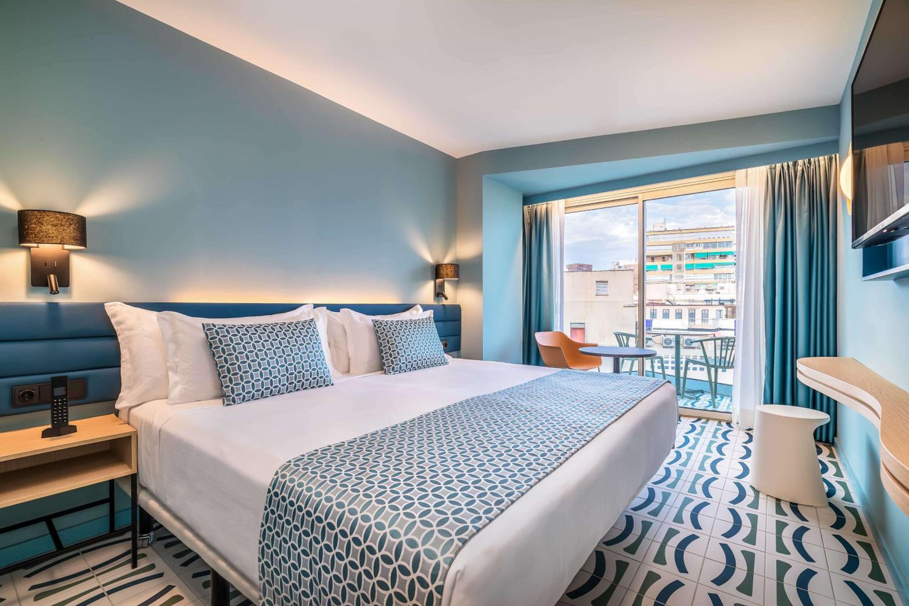 Superior Double or Twin Room with Lateral Sea View - Photo 1