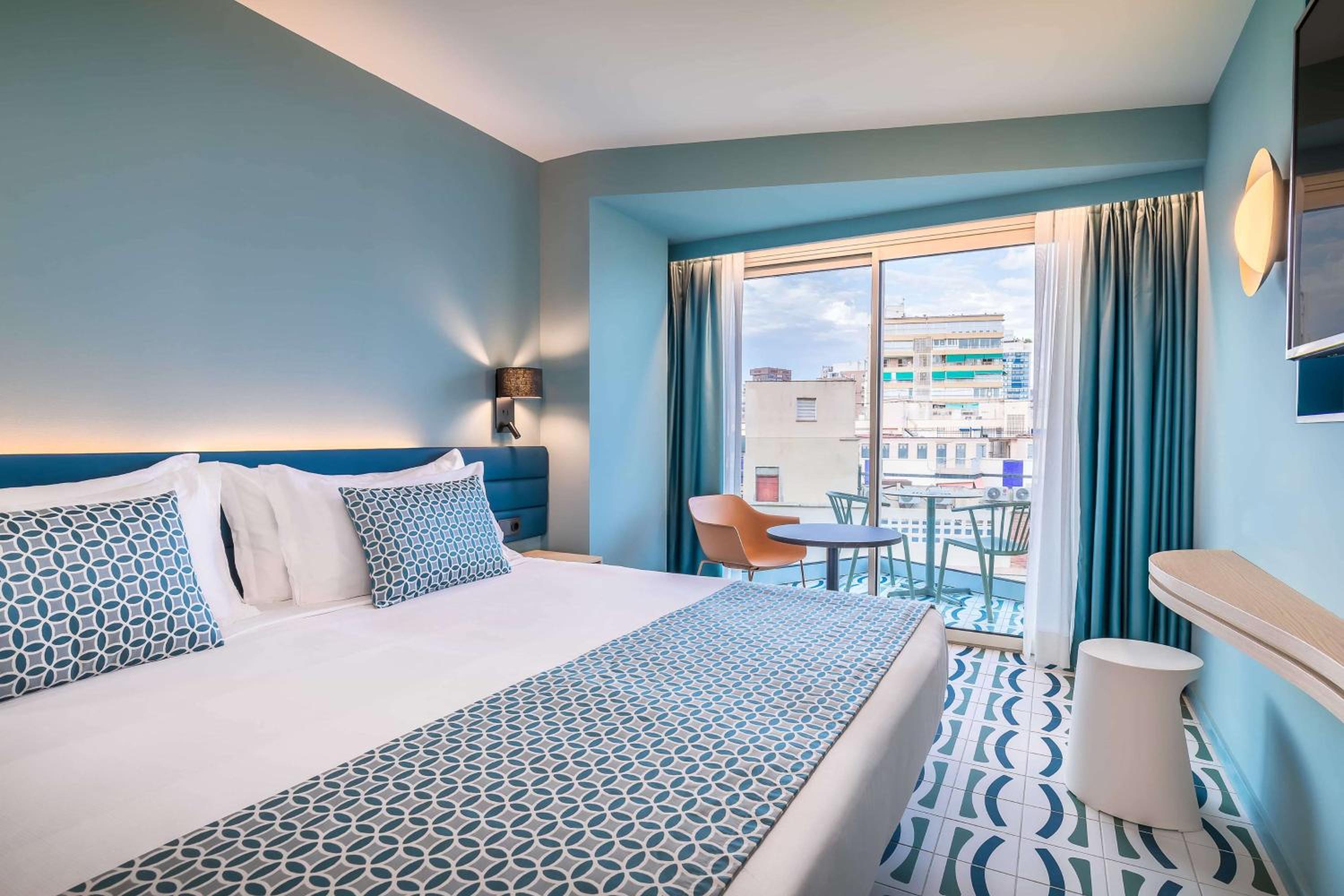 Superior Double or Twin Room with Lateral Sea View - Photo 10