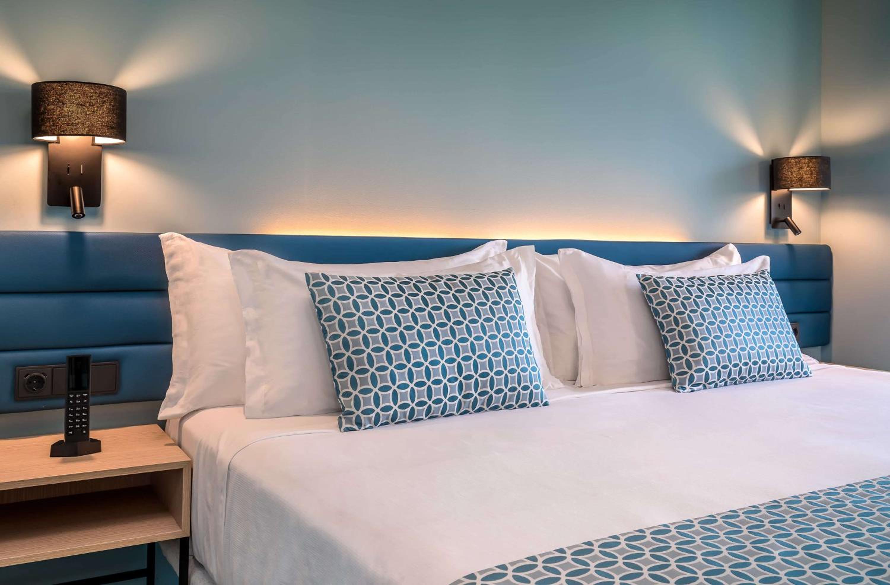 Superior Double or Twin Room with Lateral Sea View - Photo 4