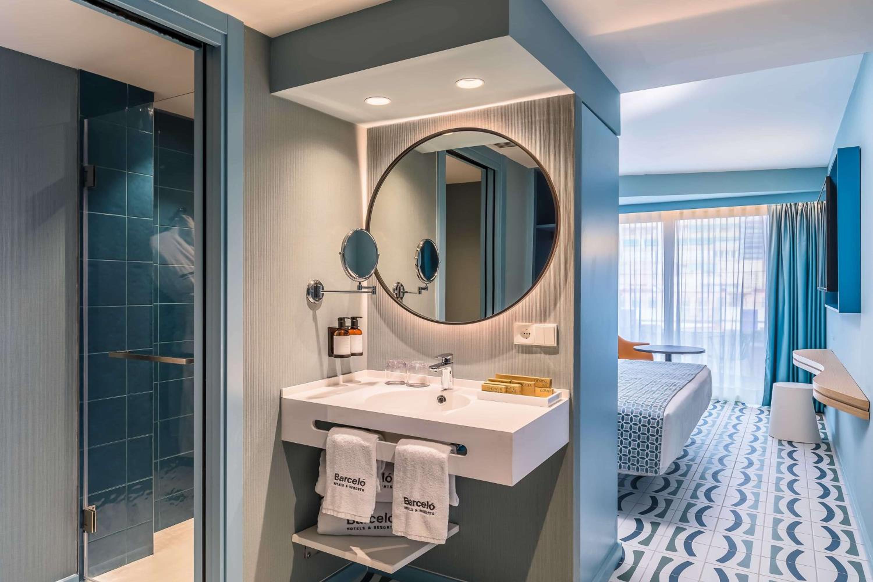 Superior Double or Twin Room with Lateral Sea View - Photo 6