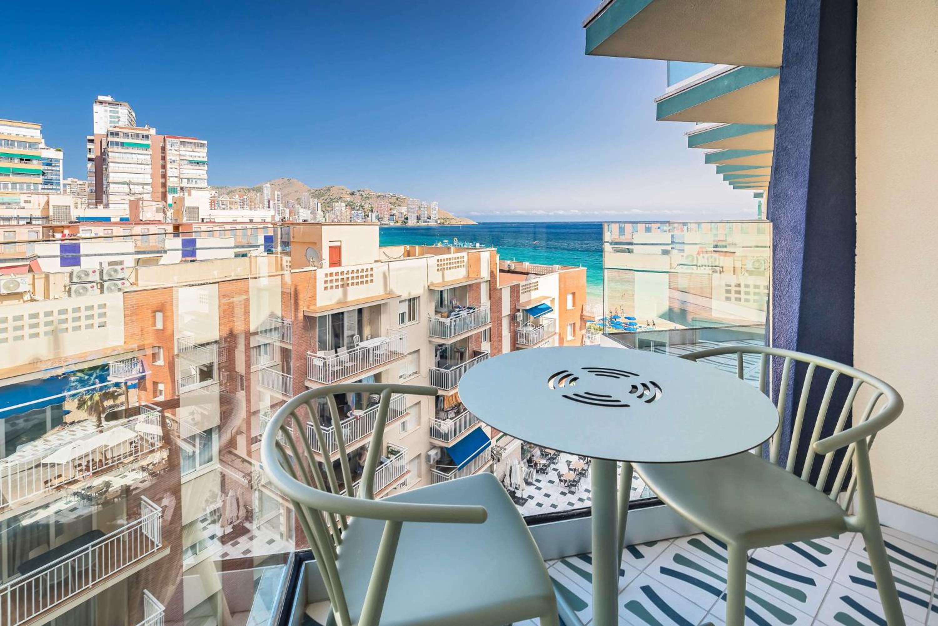 Superior Double or Twin Room with Lateral Sea View - Photo 9