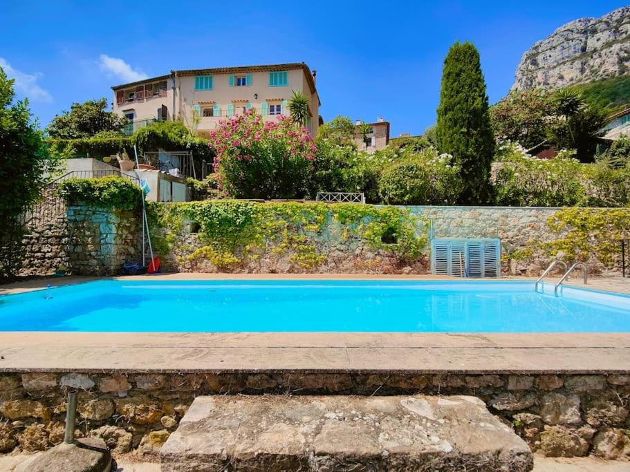 Villa photo 1