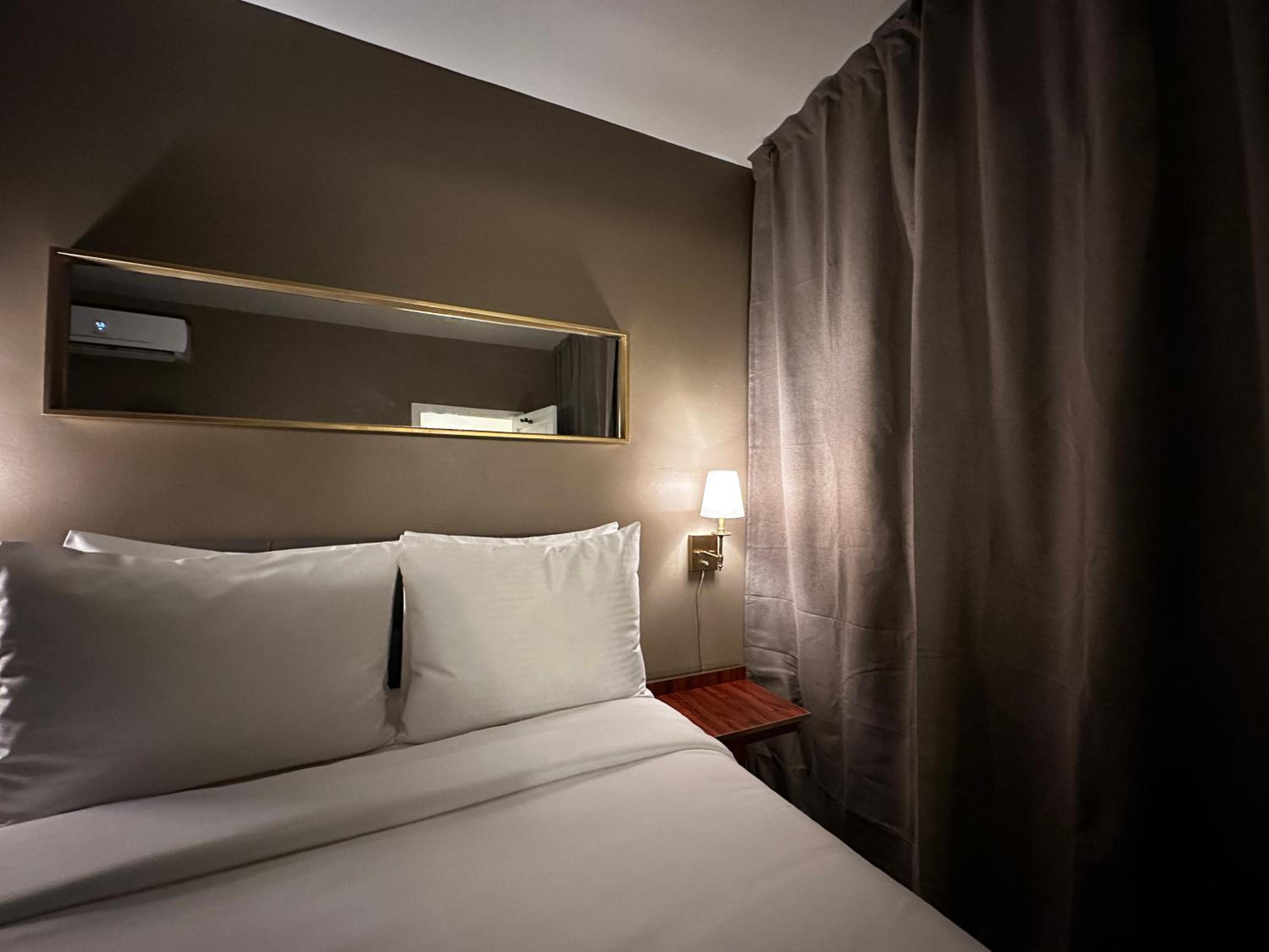 Double Room - Disability Access photo 3