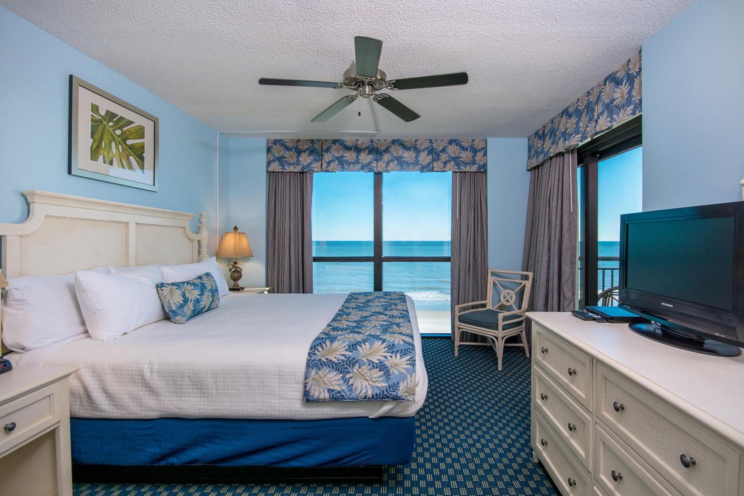 Oceanfront Deluxe Three Bedroom Condo photo 1