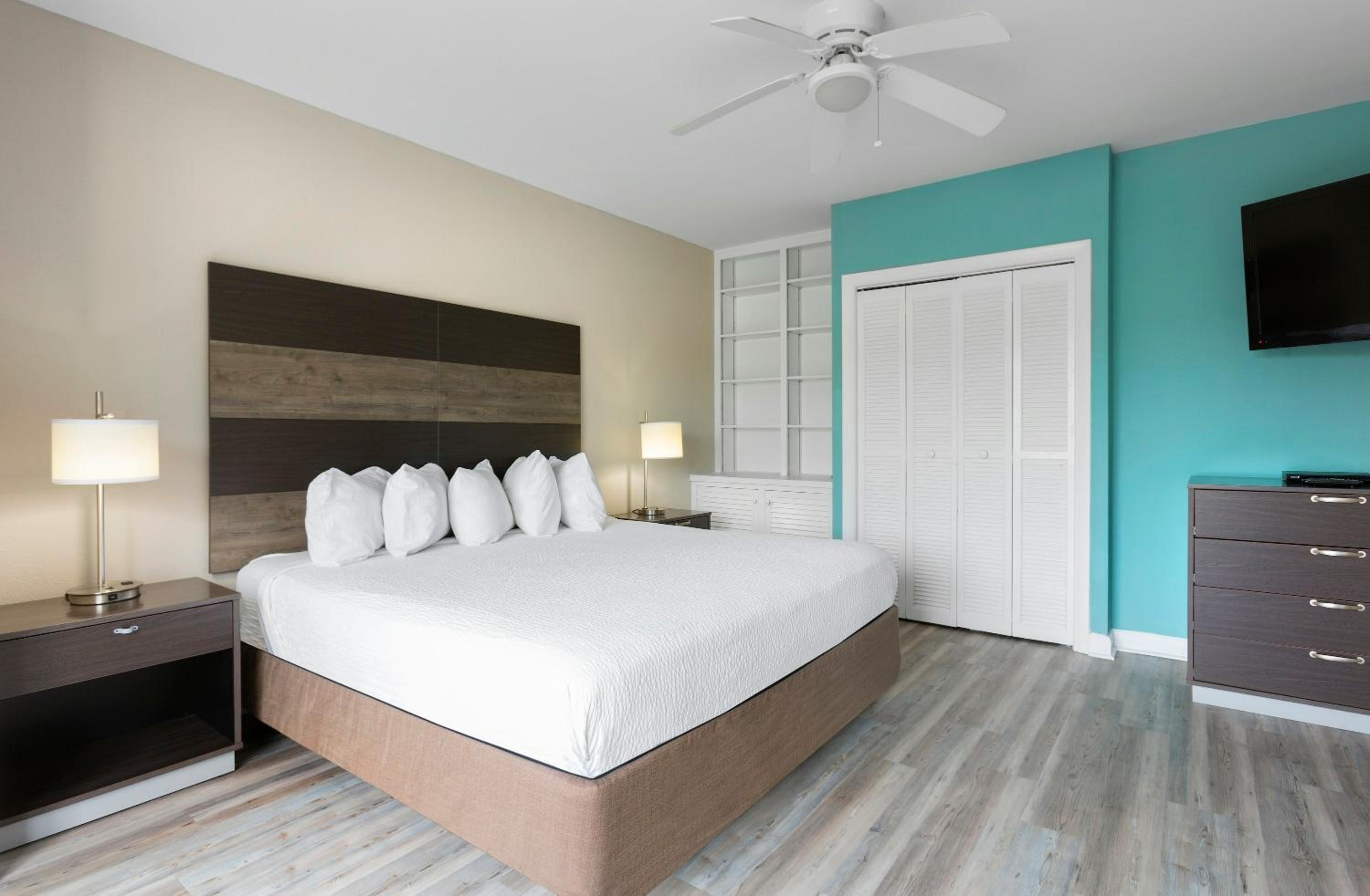 Ocean View Deluxe Junior Suite – Jamaican Building