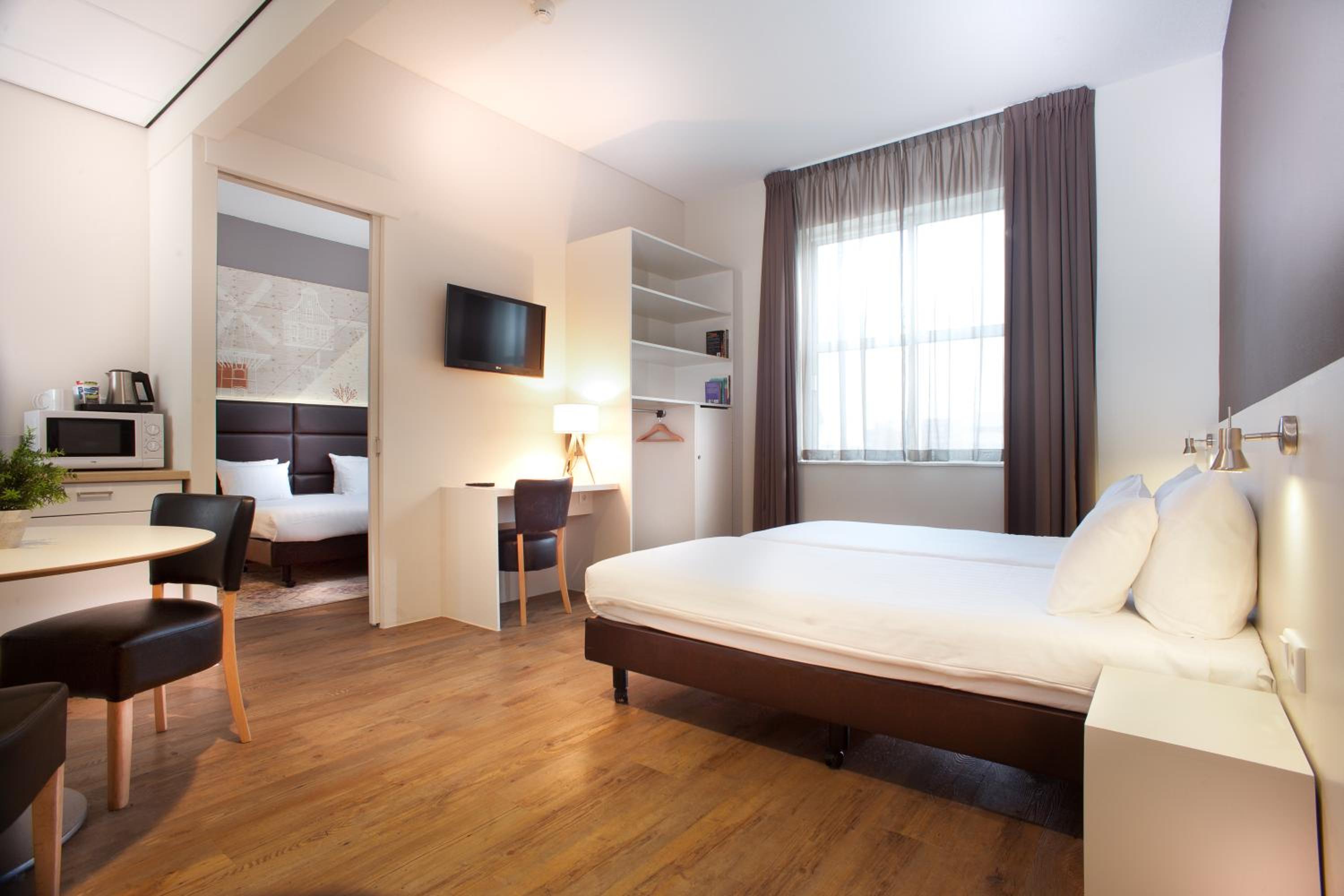 Two Room Suite - Photo 4