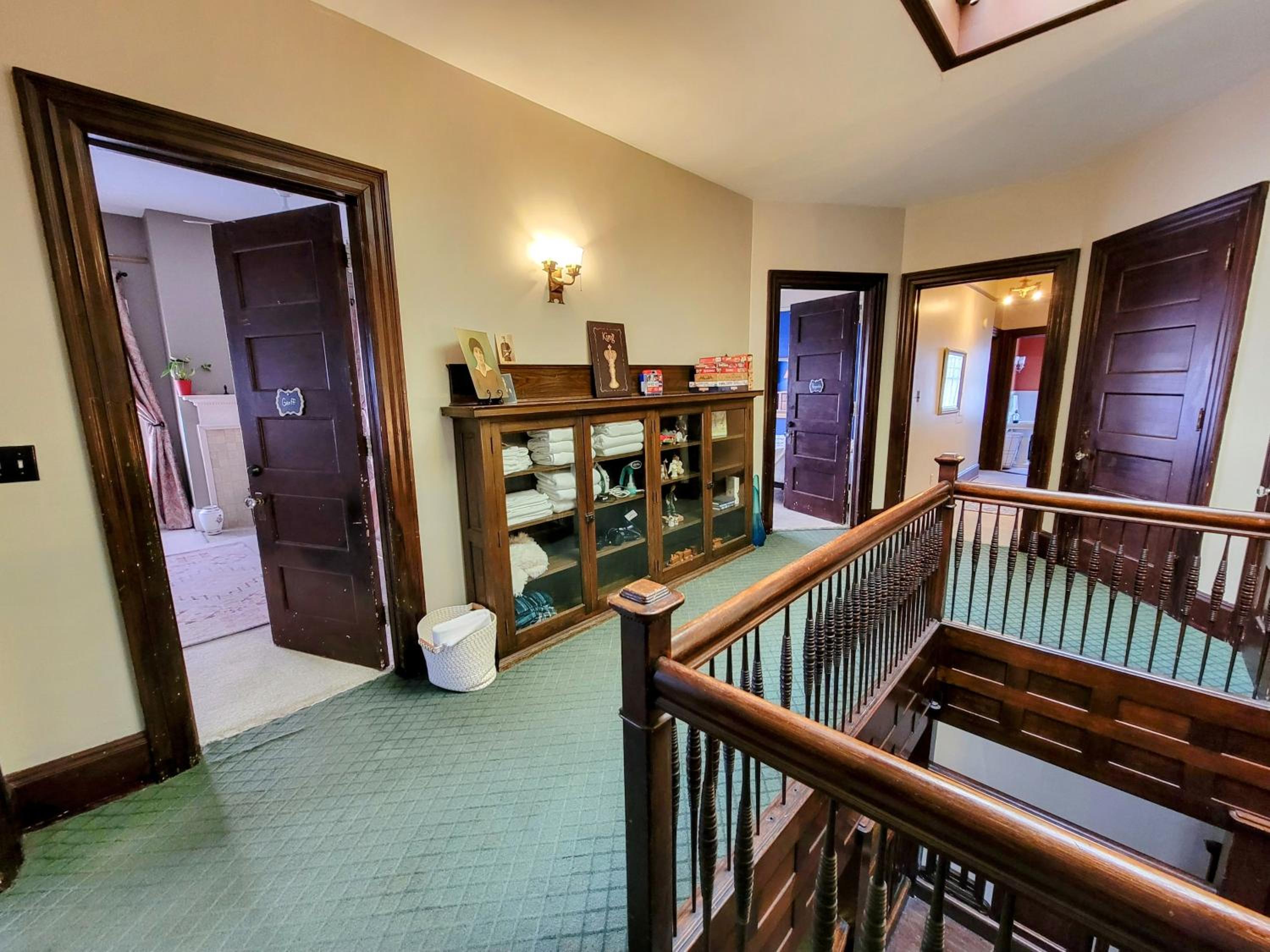 Deluxe Queen Room - Photo 16